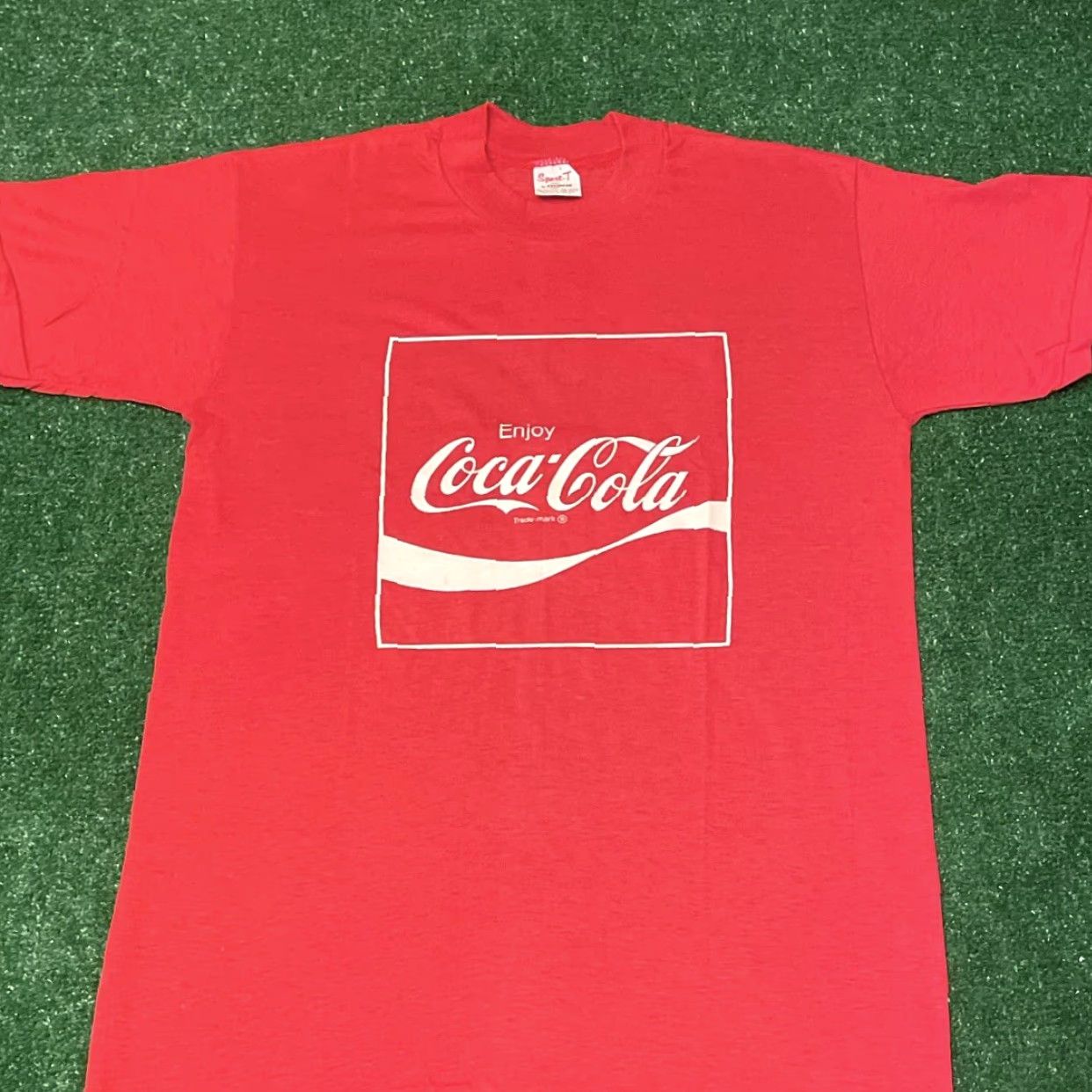 Vintage VINTAGE Coca Cola 1980 Olympics Have A Coke And A Smile Shirt Mens M Red 80s Classic Mens T-Shirt Size US M / EU 48-50 / 2 - 2 Thumbnail