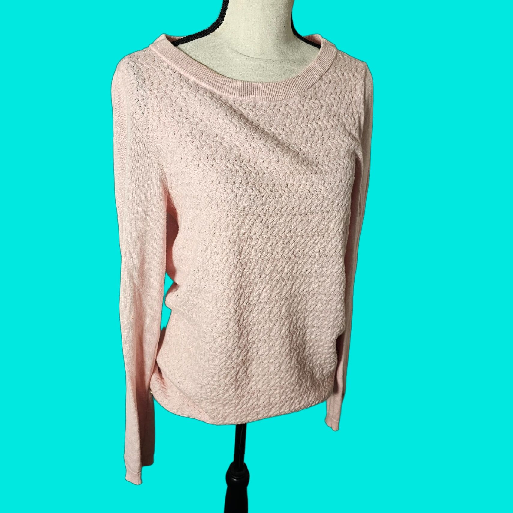 Tommy Hilfiger VINTAGE Tommy Hilfiger Sweater Women’s Medium Pink Pullover Casual Preppy Long Sleeve Knit Button Accents Size M / US 6-8 / IT 42-44 - 1 Thumbnail