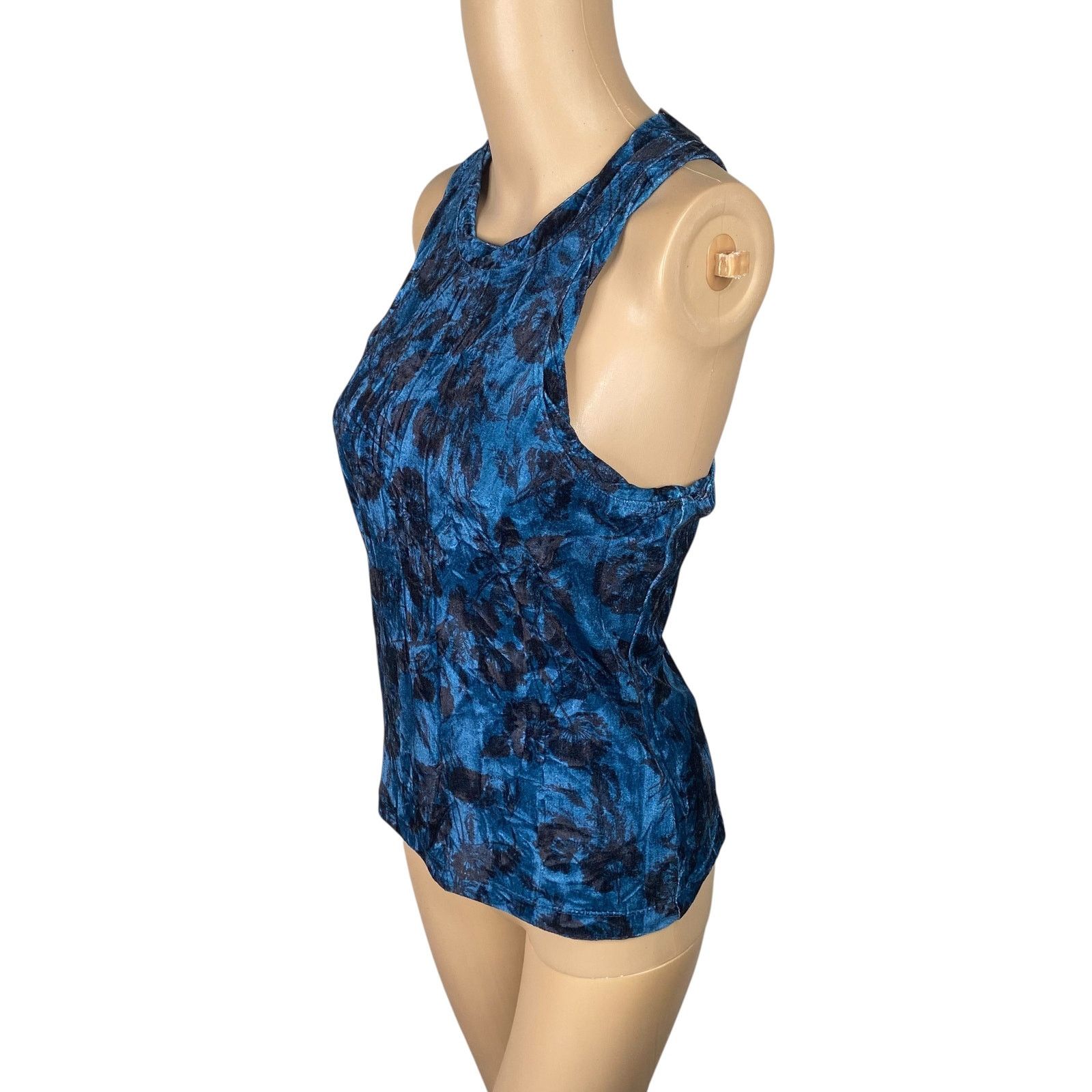 Anthropologie Anthropologie Pilcro NWT Blue Floral Velvet Tank Top SZ S Size S / US 4 / IT 40 - 7 Thumbnail