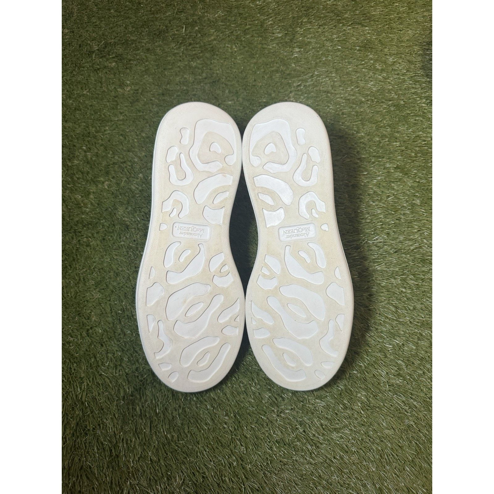 Alexander McQueen Alexander McQueen Oversized White Sneakers Size 41 / 8 Men’s Size US 8 / EU 41 - 5 Thumbnail