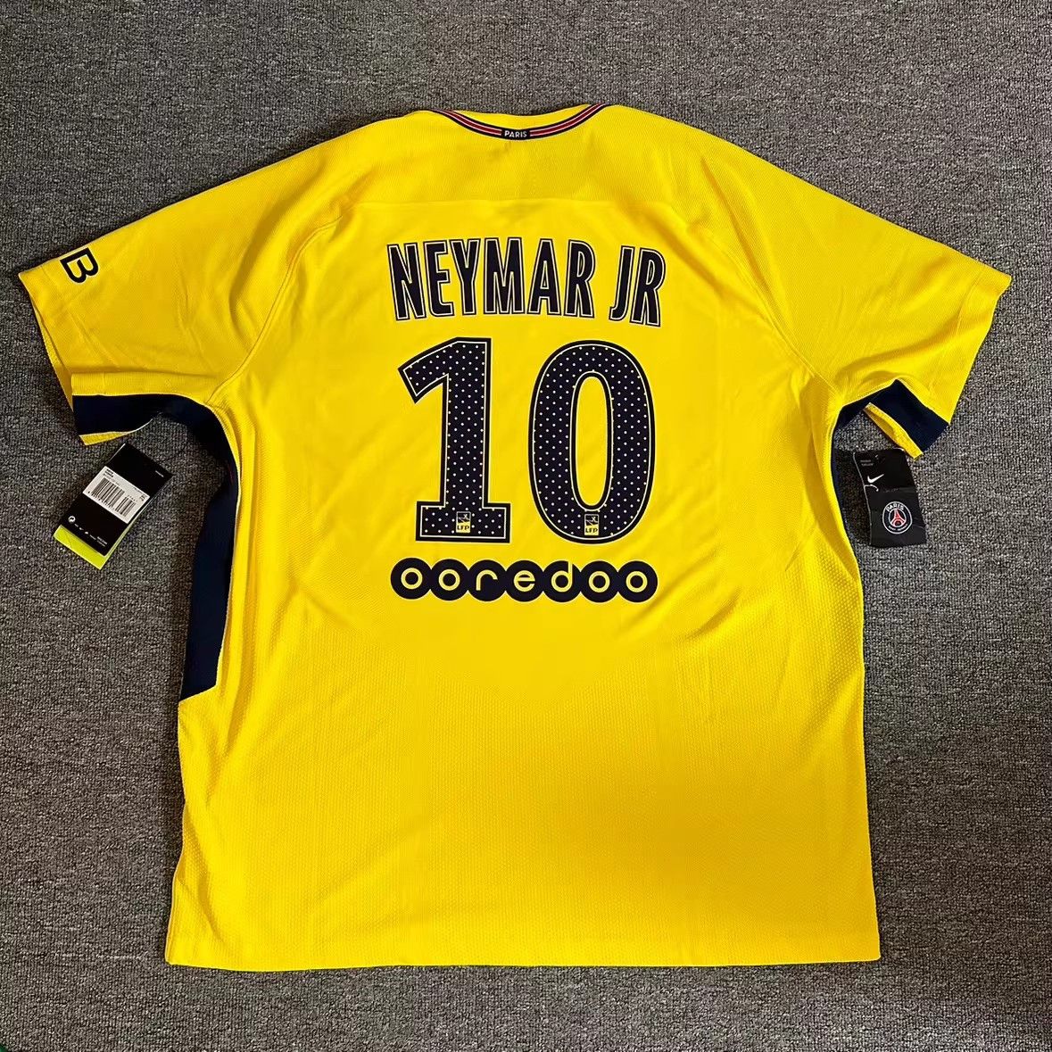 Other 2017 2018 PSG #10 Neymar Jersey Size US XL / EU 56 / 4 - 1 Thumbnail