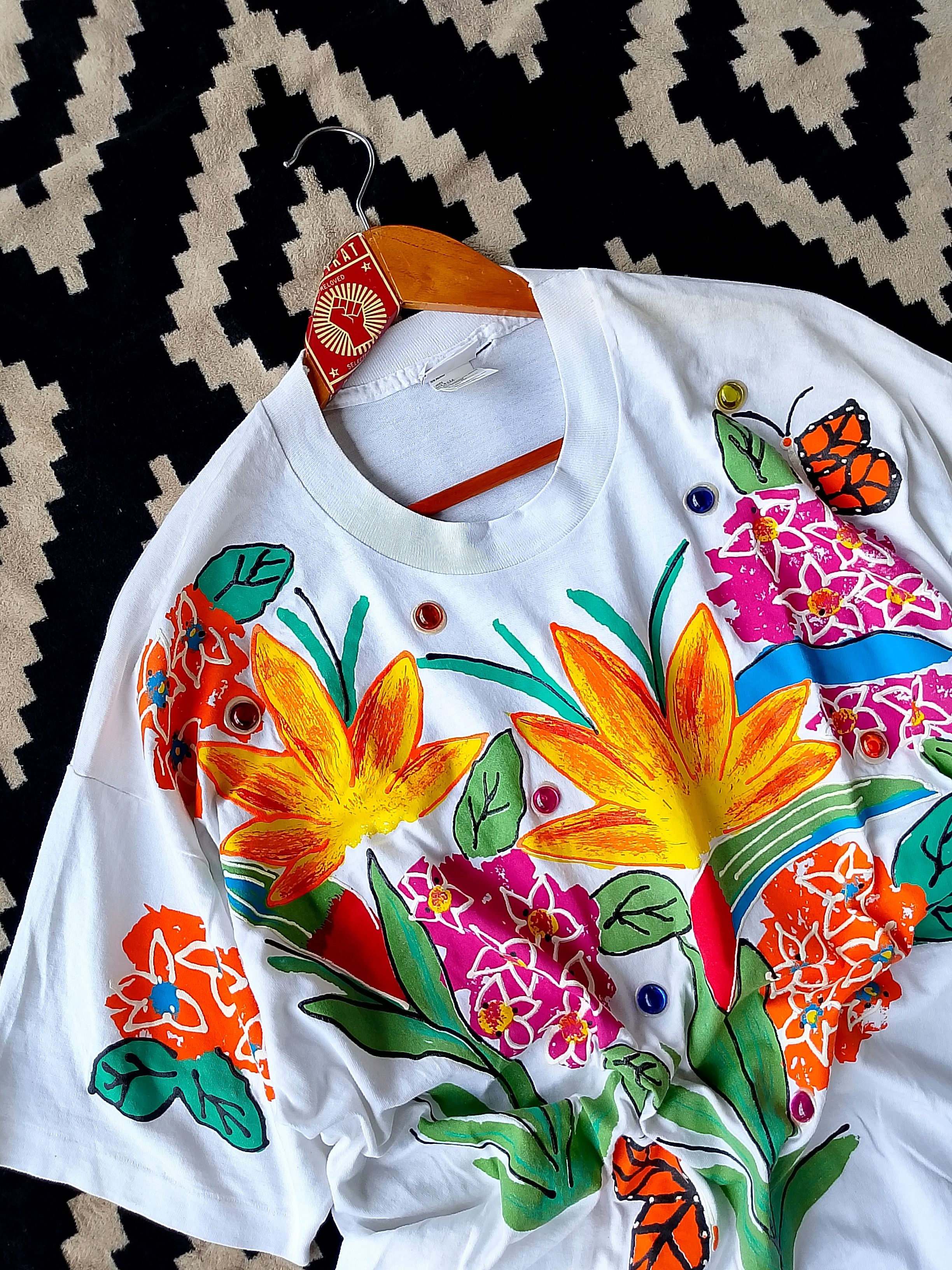 Other Vintage Hand-painted Floral T-shirt Wearable Art 80s Size US XXL / EU 58 / 5 - 10 Thumbnail
