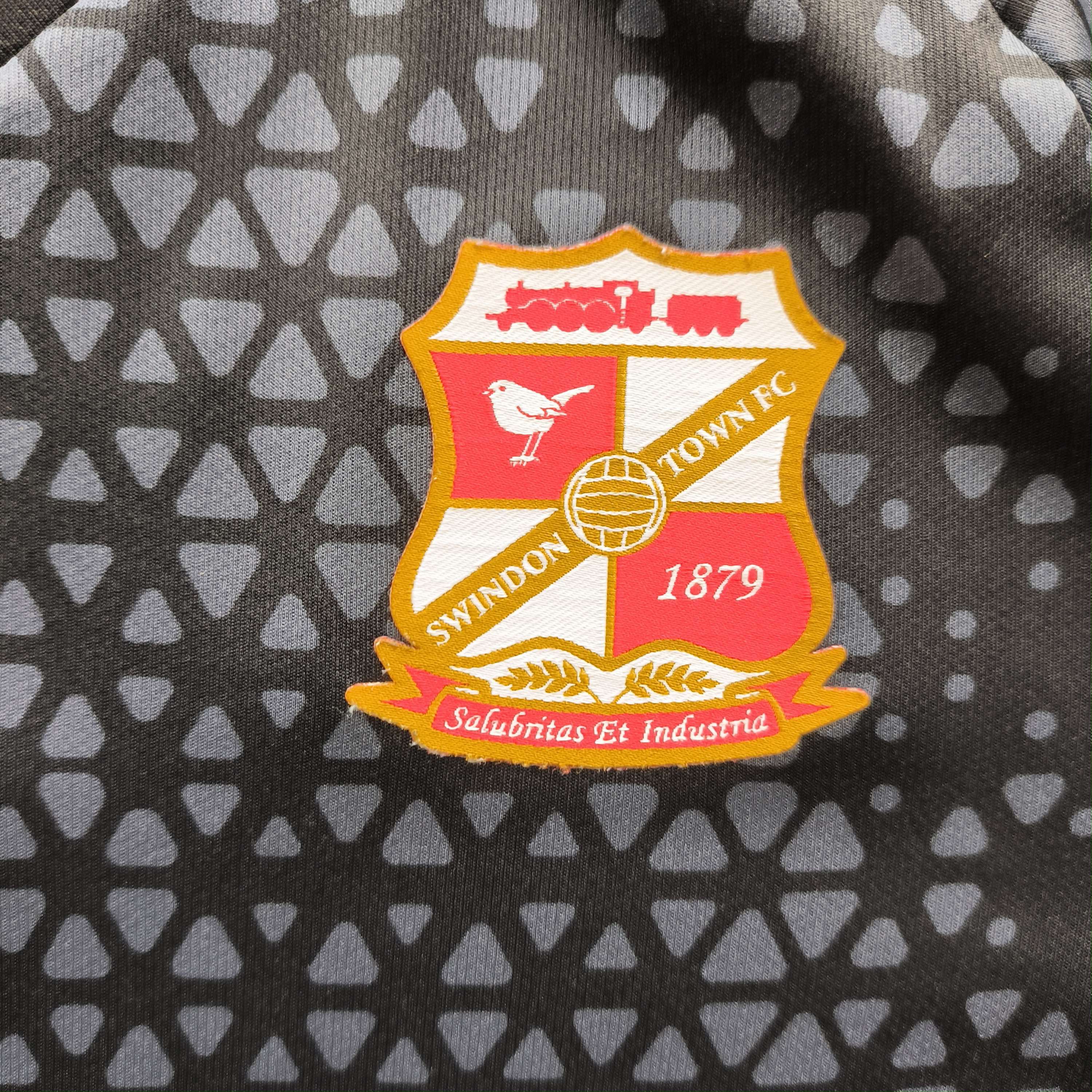 Puma Swindon Town 2022-23 Puma training football jersey size L Size US L / EU 52-54 / 3 - 4 Thumbnail