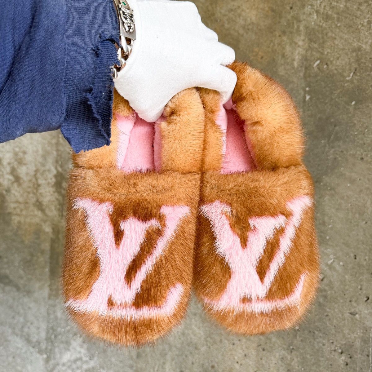 Louis Vuitton Louis Vuitton JAPAN EXCLUSIVE MINK FUR Clog Slippers Size US 10 / EU 43 - 4 Thumbnail