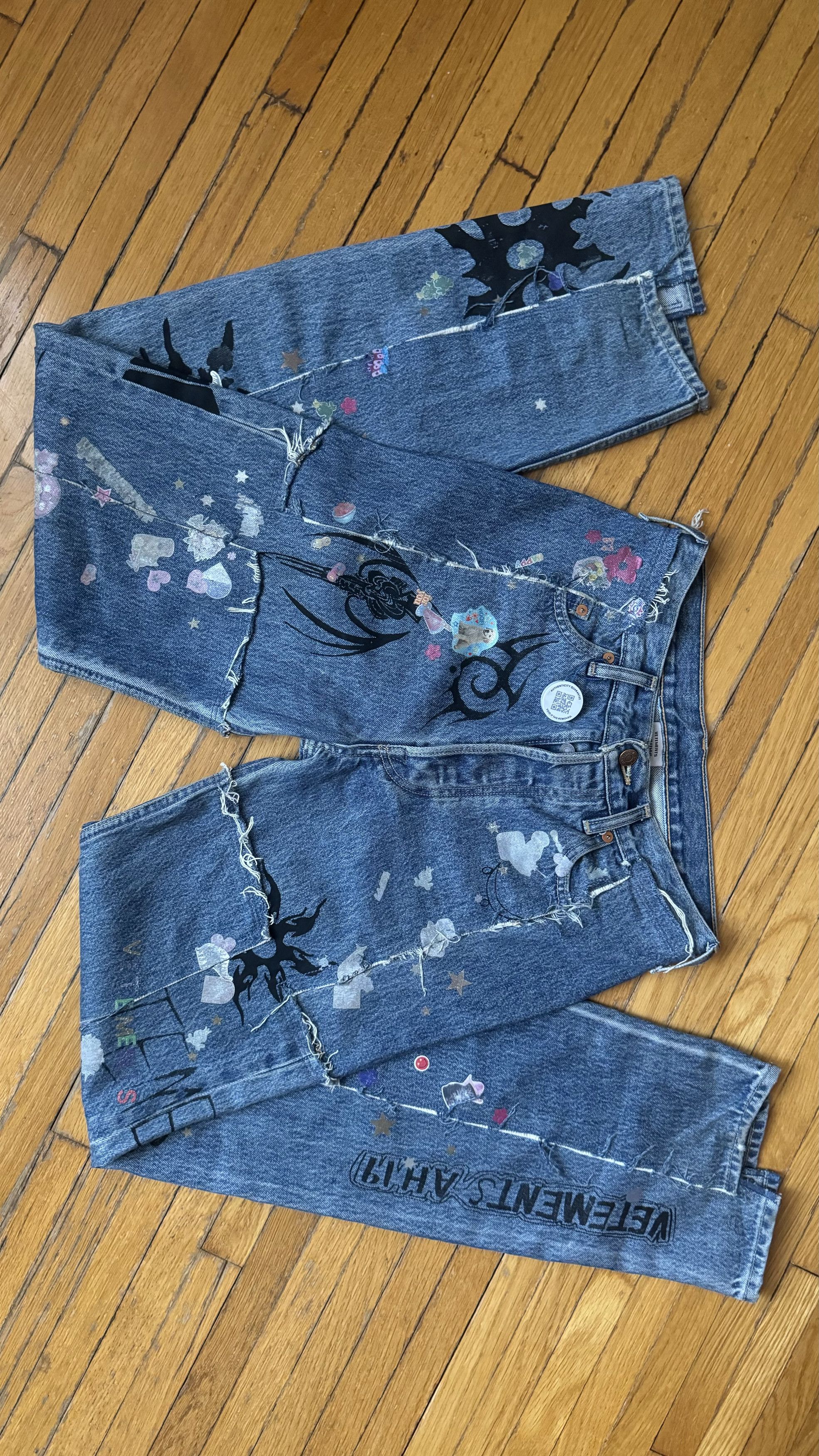 Levi's × Vetements Vetements Levi Tribal Sticker Jeans Size US 29 - 3 Thumbnail