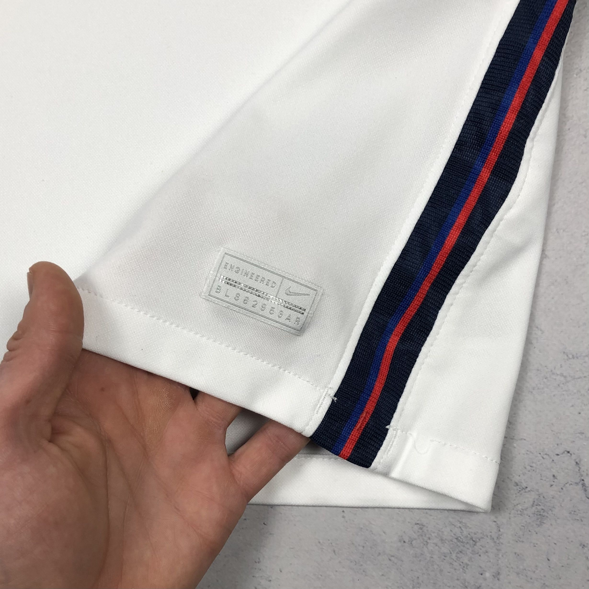 Nike England 2020-2021 Nike Home Soccer Jersey Size US L / EU 52-54 / 3 - 6 Thumbnail