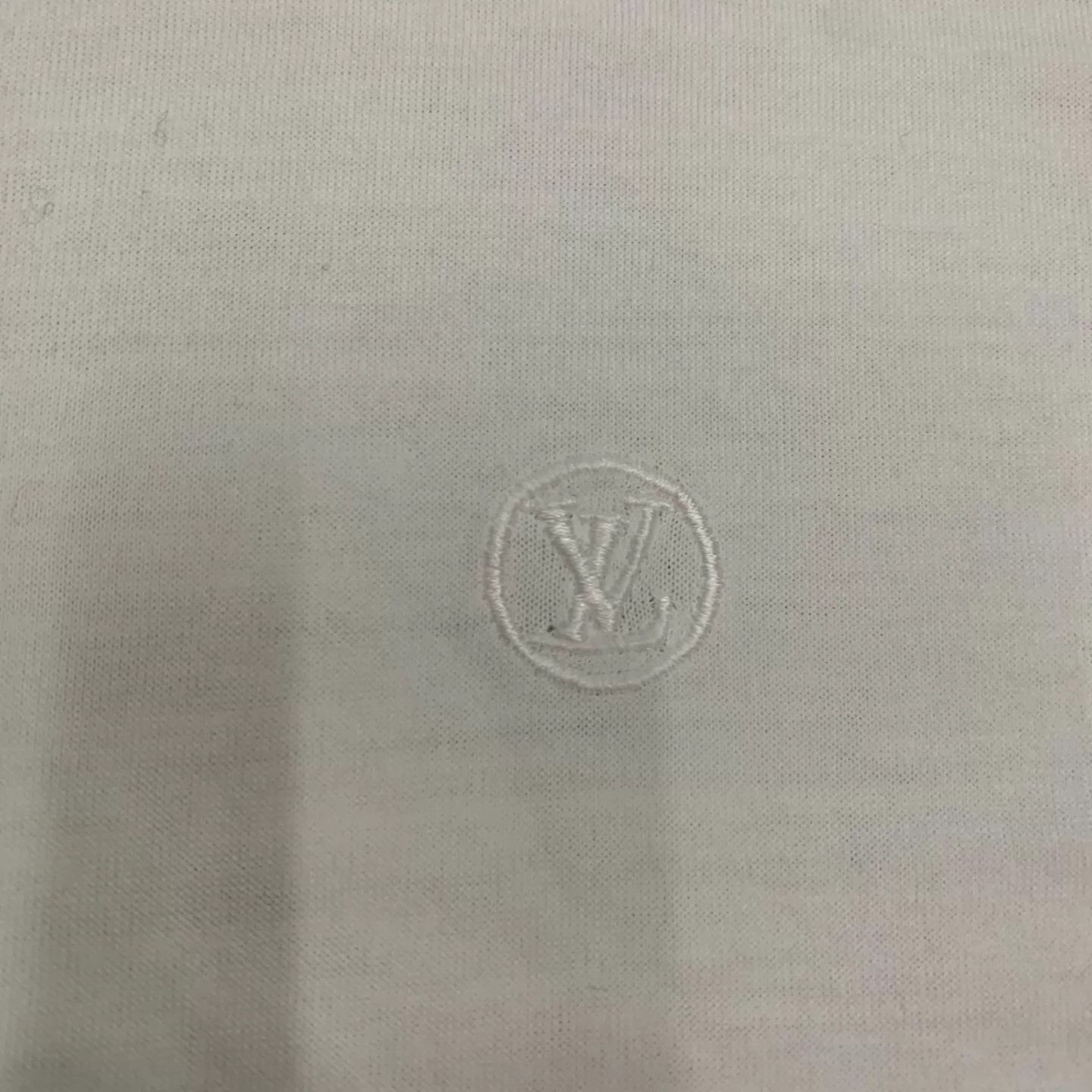 Louis Vuitton LV white chest small logo short L 95 Size US L / EU 52-54 / 3 - 6 Thumbnail