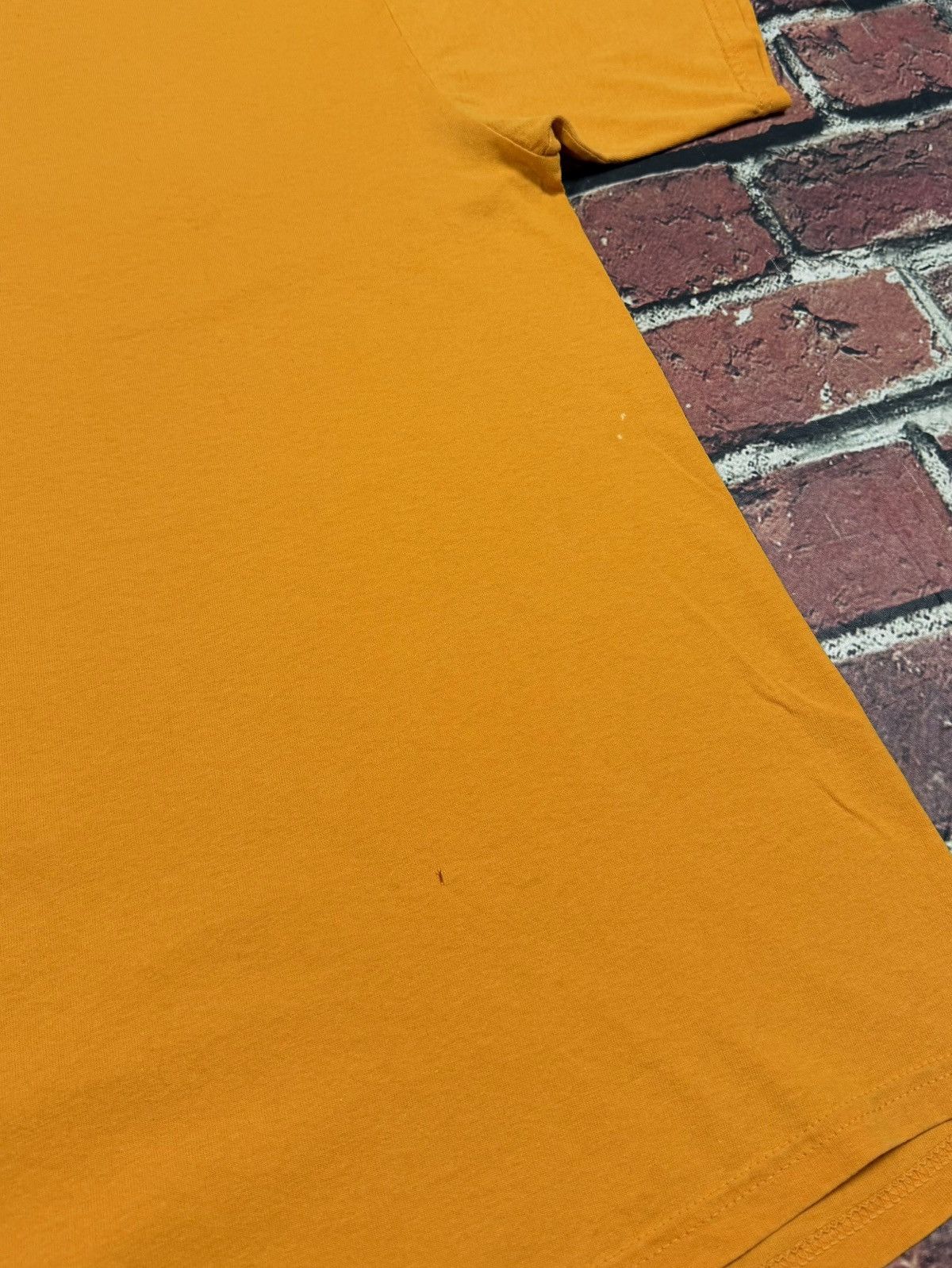Vintage Vintage Nike Mini Swoosh T-Shirt Mustard Yellow 90s Y2K Size US L / EU 52-54 / 3 - 11 Thumbnail