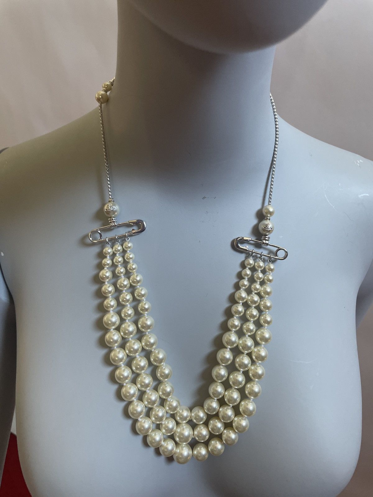 Vivienne Westwood Epic 3 row Pearl necklace w/ paper clip / safety pin & orb Size ONE SIZE - 10 Thumbnail