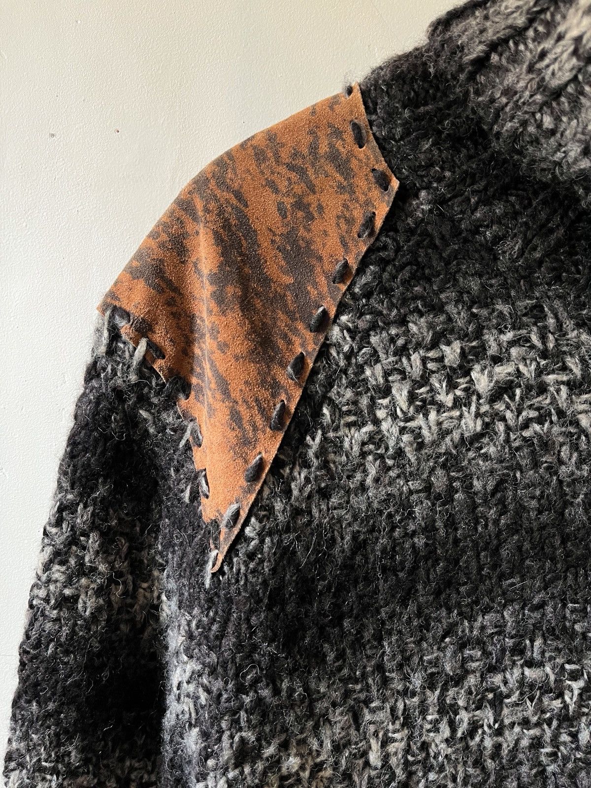 Roberto Cavalli Class roberto cavali tiger leather patch sweater Size US L / EU 52-54 / 3 - 4 Thumbnail