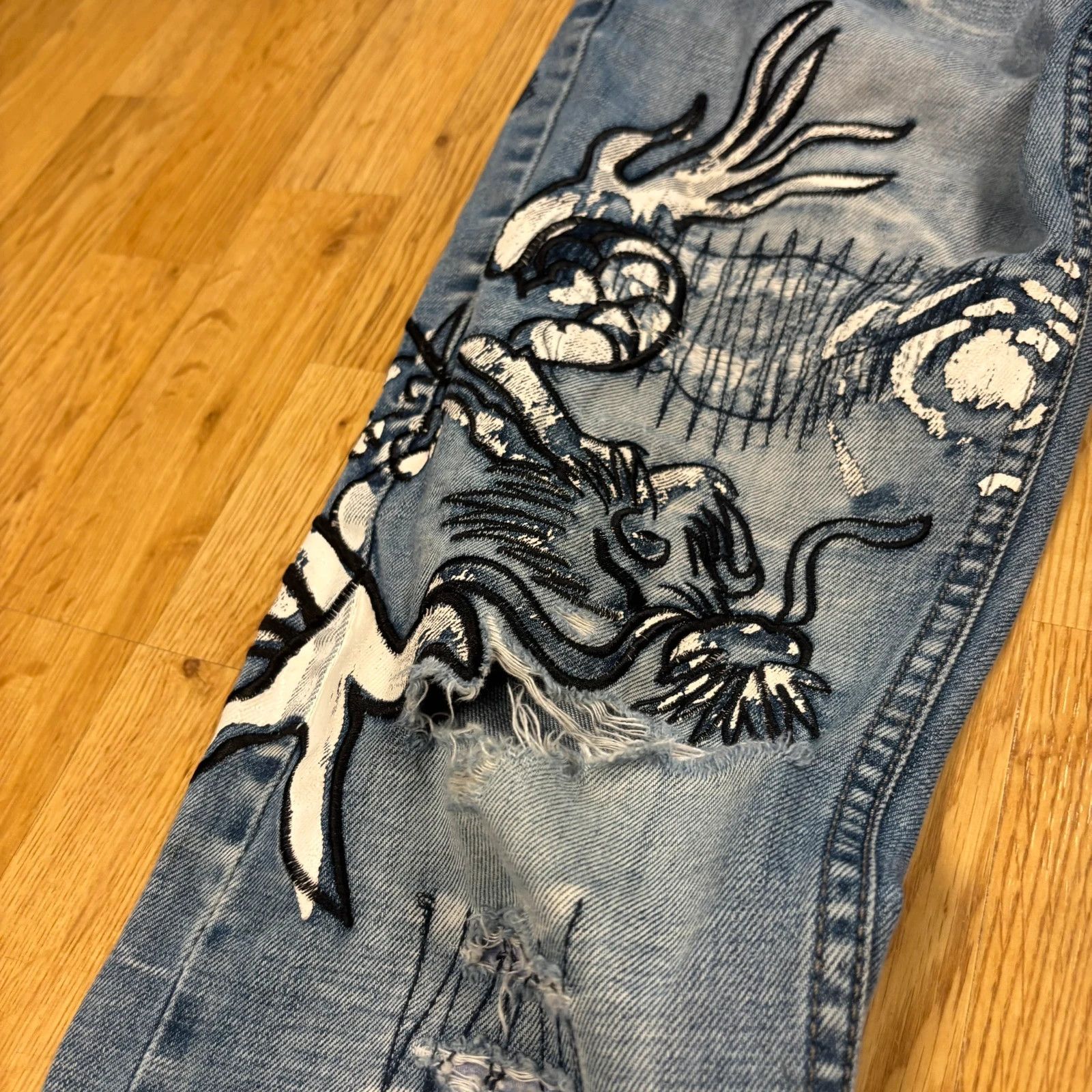Japanese Brand K&M Dragon Embroidered Distressed Jeans Y2K Size US 31 - 6 Thumbnail