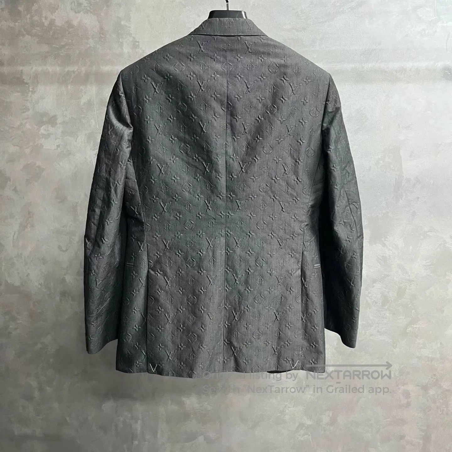 louis vuitton black single-button blazer.
