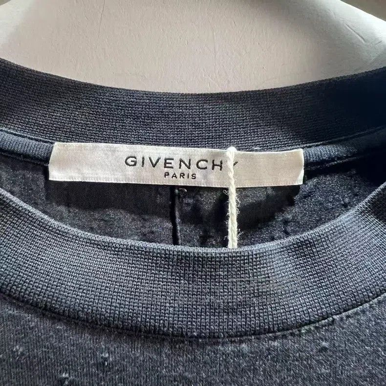 Givenchy Givenchy short sleeves Size US M / EU 48-50 / 2 - 2 Thumbnail