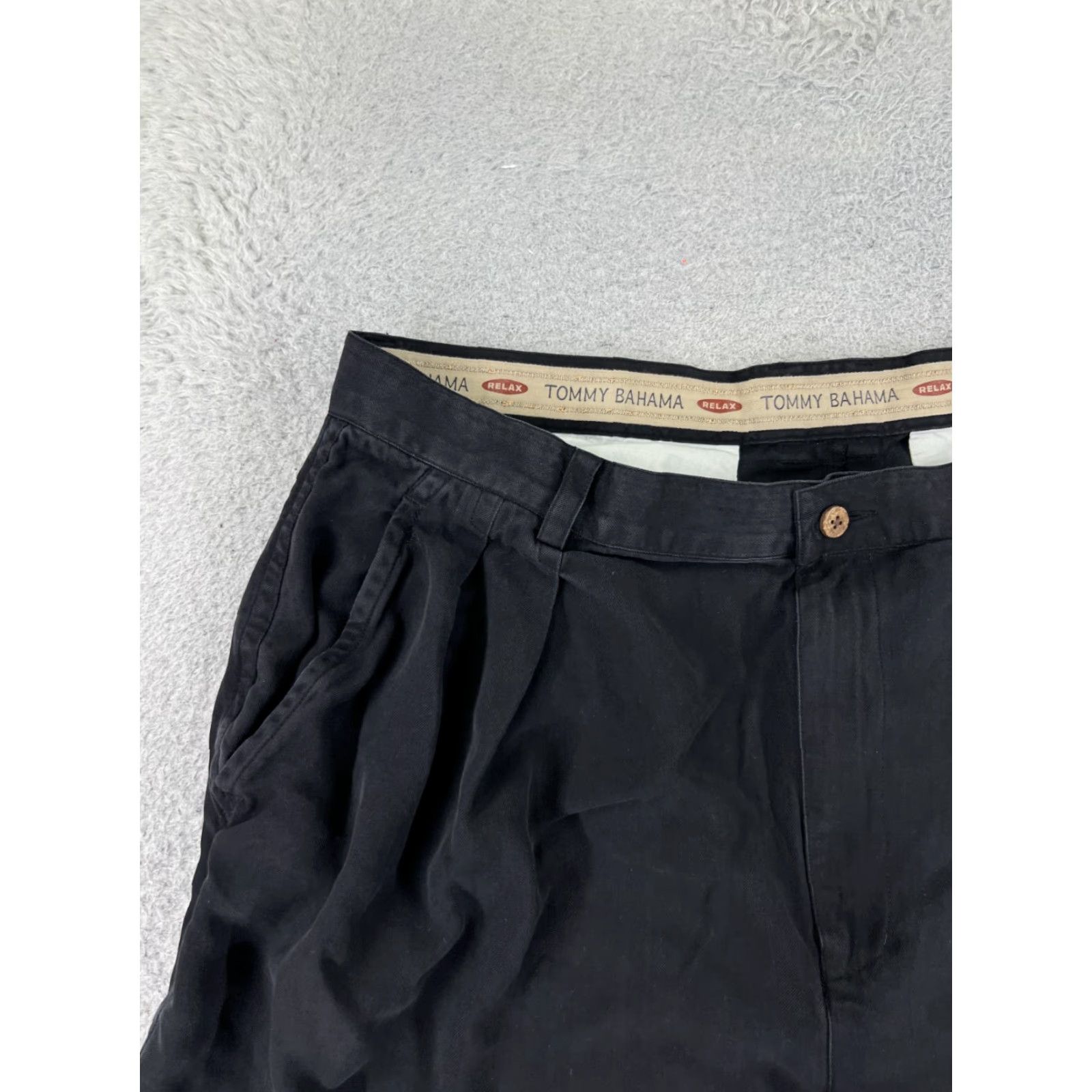 Tommy Bahama Tommy Bahama Shorts Men 38 Black Pleated Bermuda Silk Blend Bermuda Casual Pockets Logo 9in Inseam 38x9 Mens Size US 38 / EU 54 - 4 Thumbnail