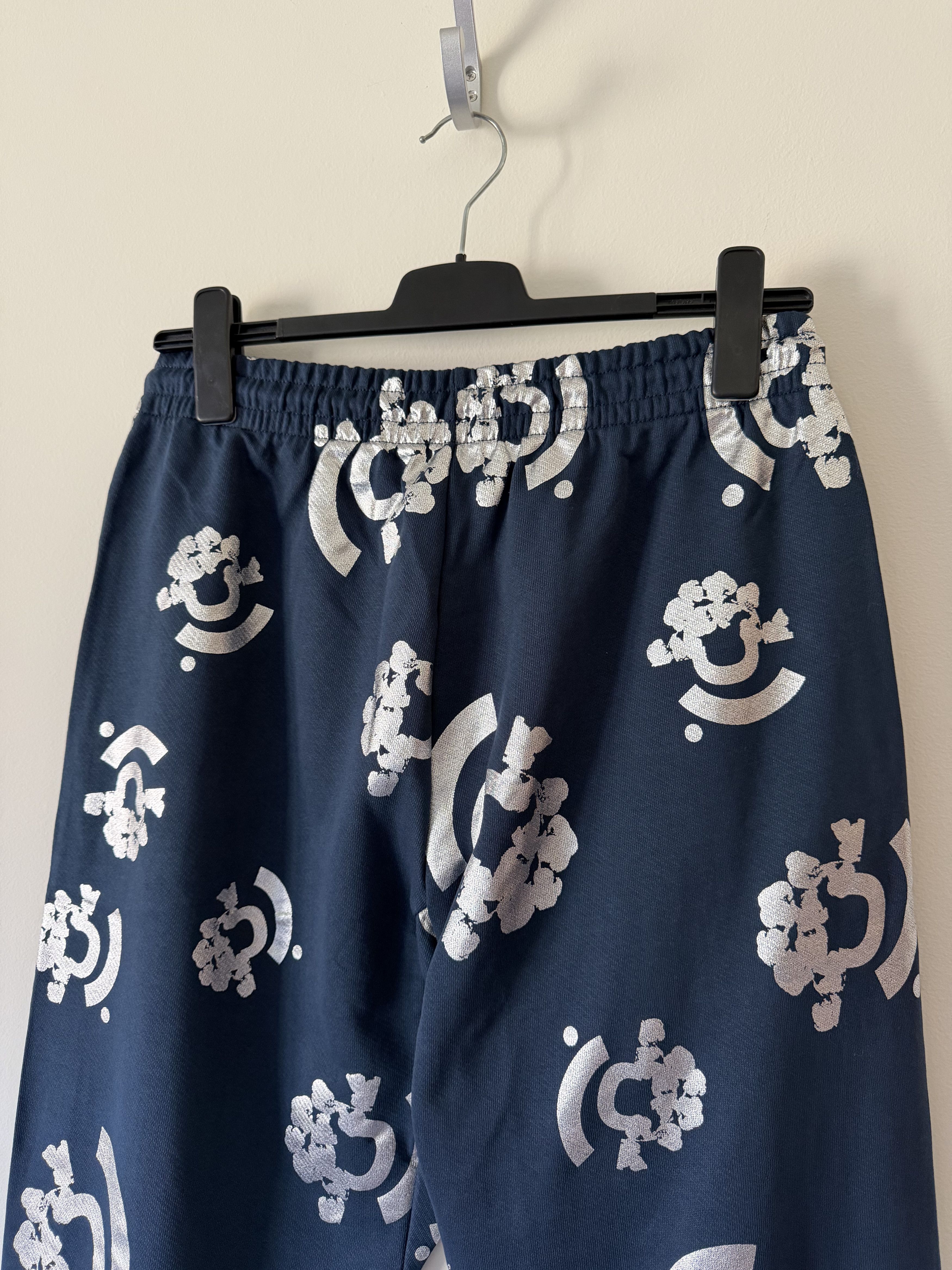 (B).Stroy × DENIM TEARS B.Stroy Denim Tears Silver Print Sweatpants in Blue Size US 34 / EU 50 - 5 Thumbnail