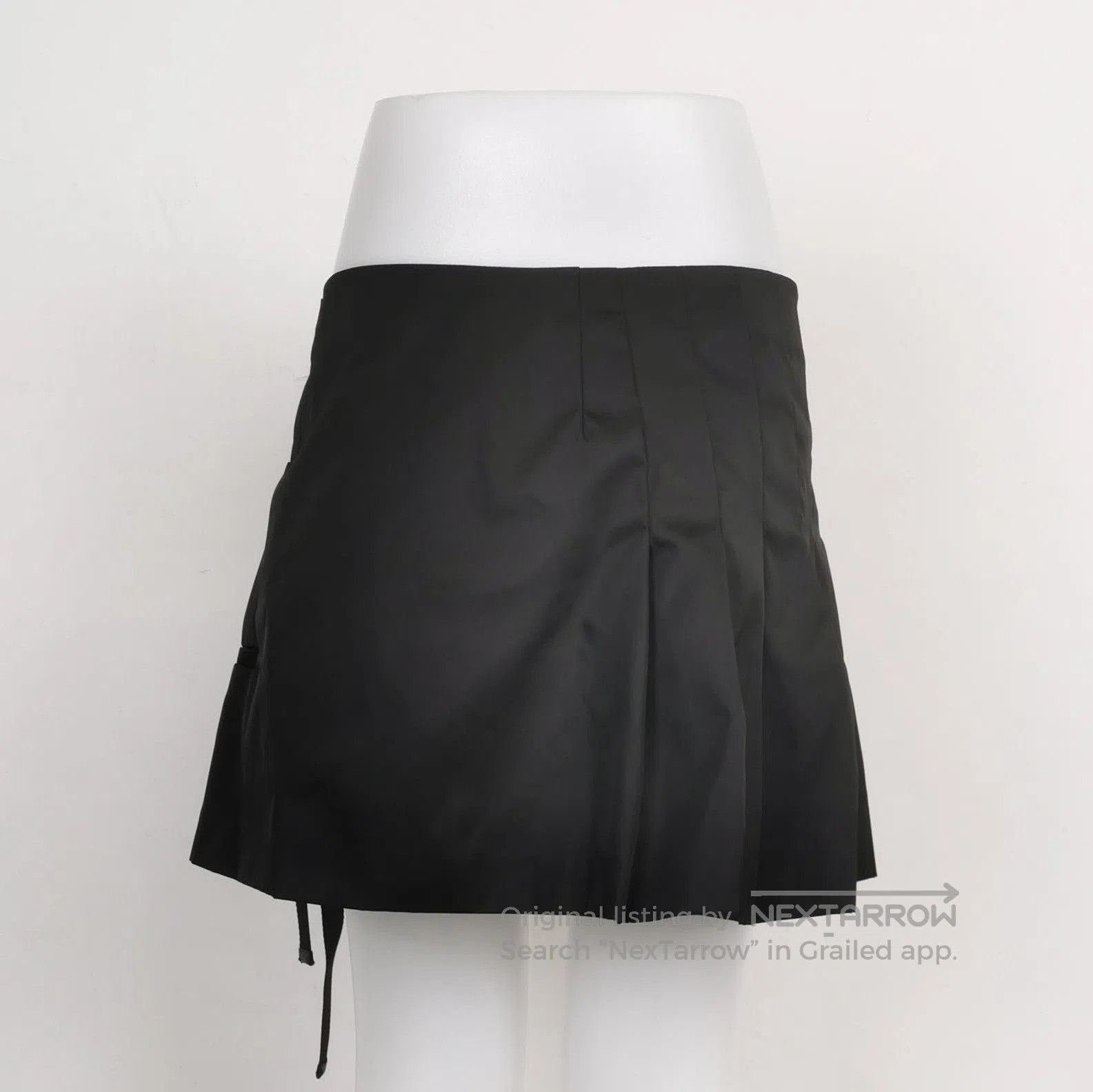 Prada Prada Pleated Black Triangle Logo Skirt . Size US 40 / EU 56 - 2 Thumbnail