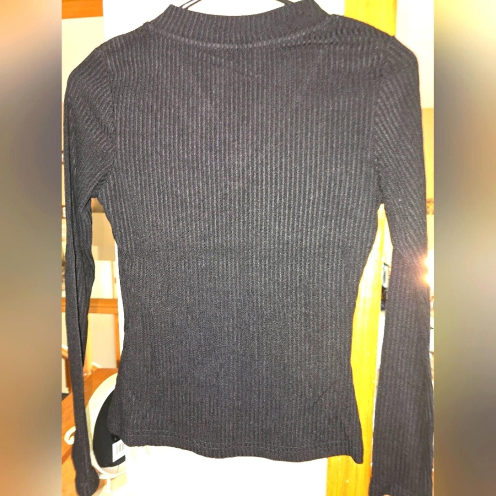 Designer OGL Ribbed Everyday V-Neck Top Size S / US 4 / IT 40 - 3 Thumbnail