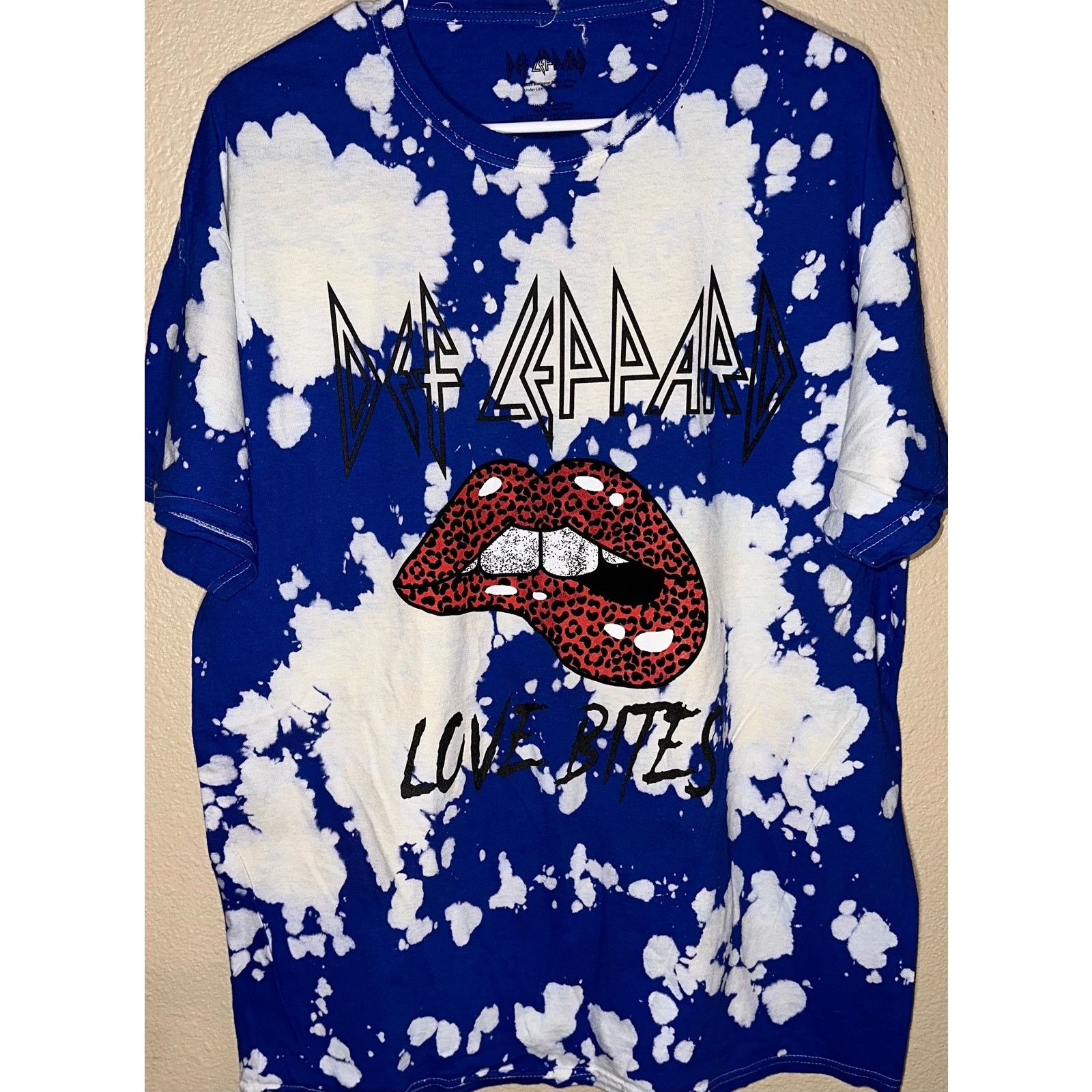 Def Leppard 💋 Def Leppard “Love Bites” Bleach Tee Size US L / EU 52-54 / 3 - 1 Thumbnail