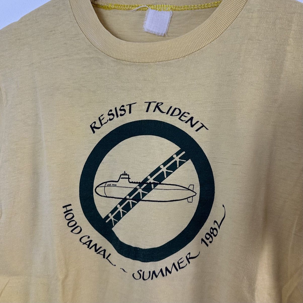 Vintage Vintage 1982 Resist Trident Nuclear Submarine T Shirt Size US L / EU 52-54 / 3 - 1 Thumbnail