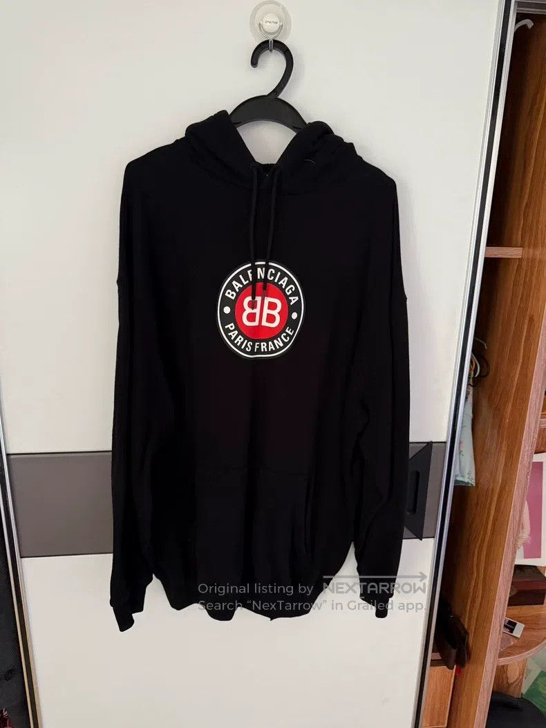 Balenciaga Balenciaga Round emblem sweater l code Size US L / EU 52-54 / 3 - 1 Thumbnail