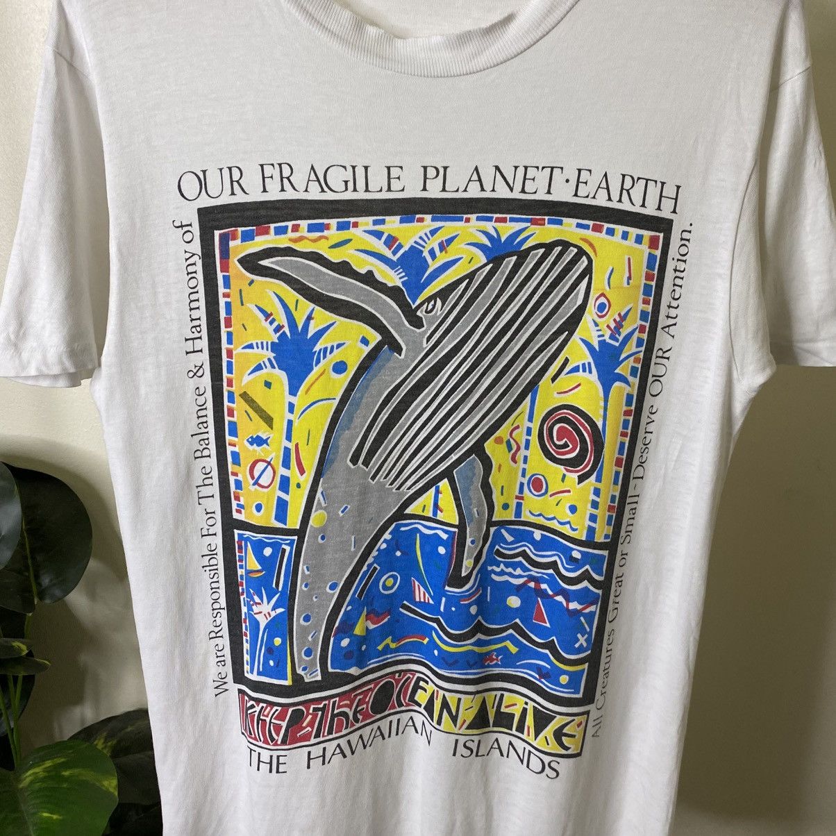 Vintage Vintage 90s Hawaiian Island Pop Art Keith Haring Style Tee Size US M / EU 48-50 / 2 - 2 Thumbnail