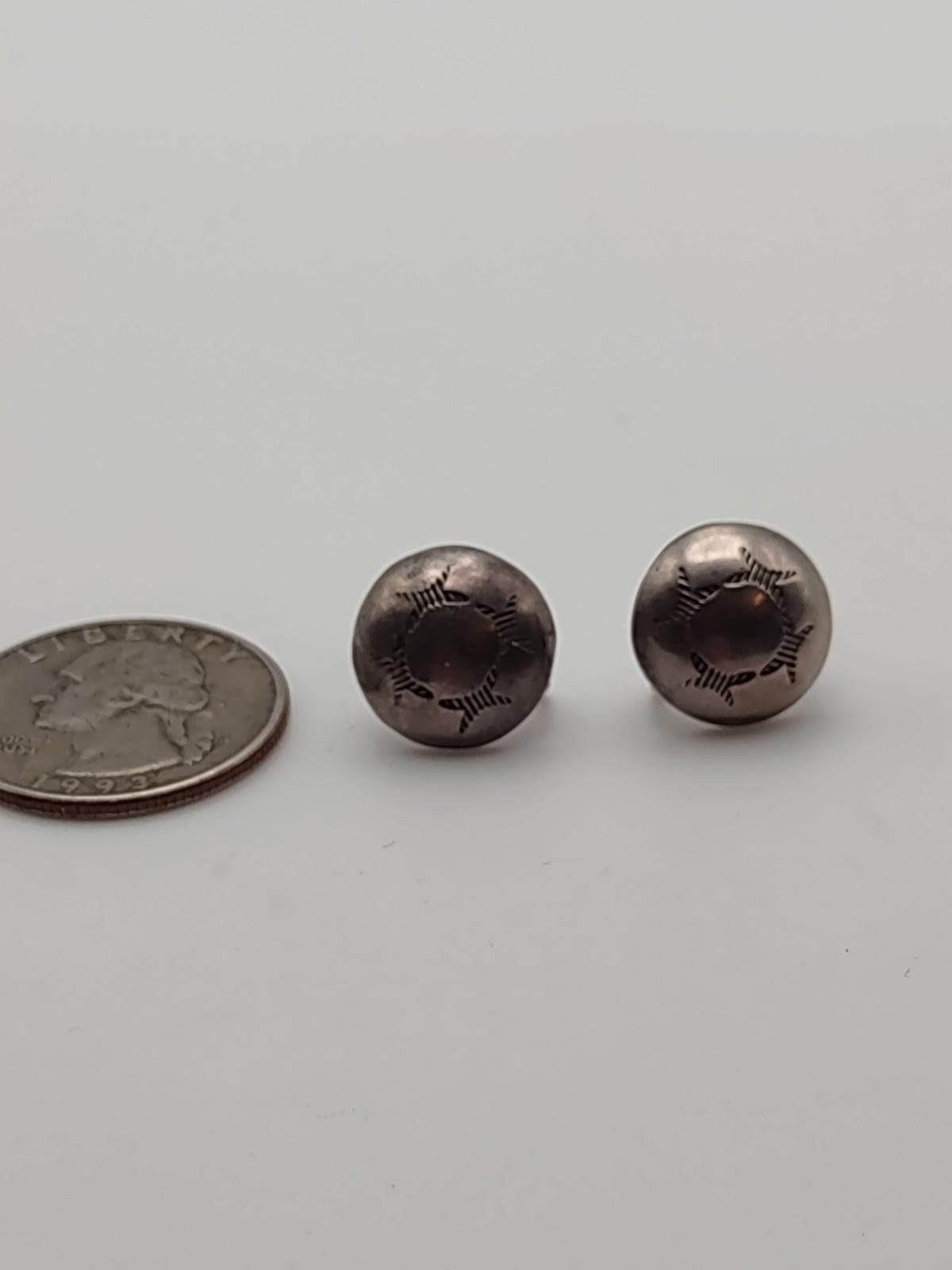 The Unbranded Brand Vintage Sterling Silver Etched Star Dome Screw Back Earrings Size ONE SIZE - 2 Thumbnail