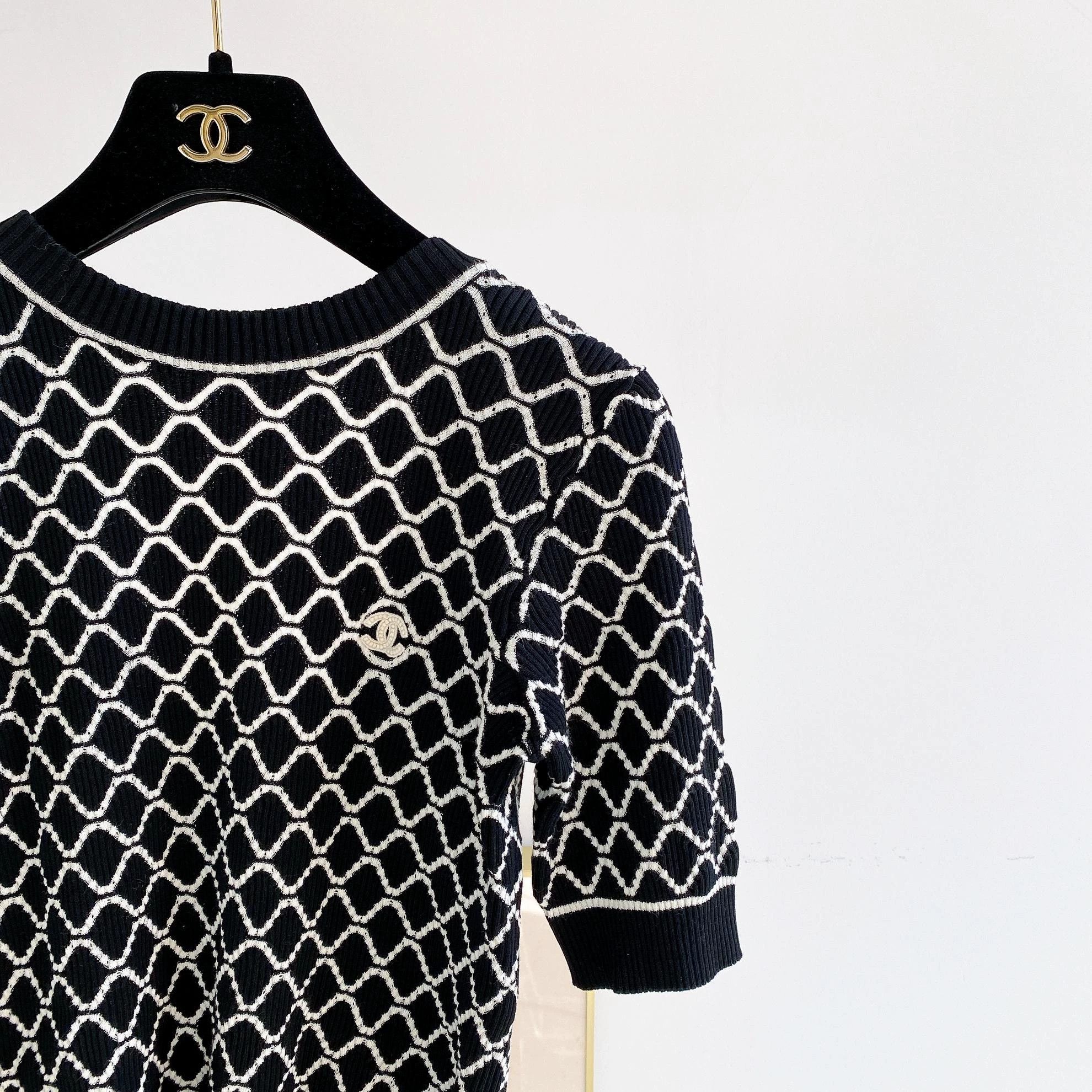 Chanel Chanel Quilted Black Backless Knit T-shirt 38 Size S / US 4 / IT 40 - 4 Thumbnail