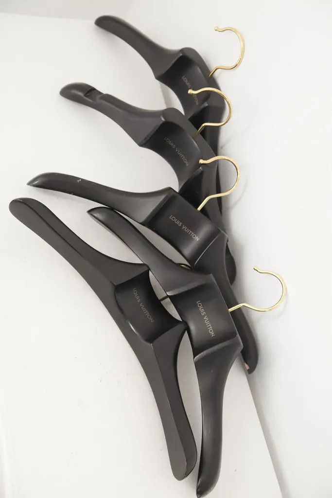 Louis Vuitton Lot of 5 wood Louis Vuitton hangers Size ONE SIZE - 1 Thumbnail
