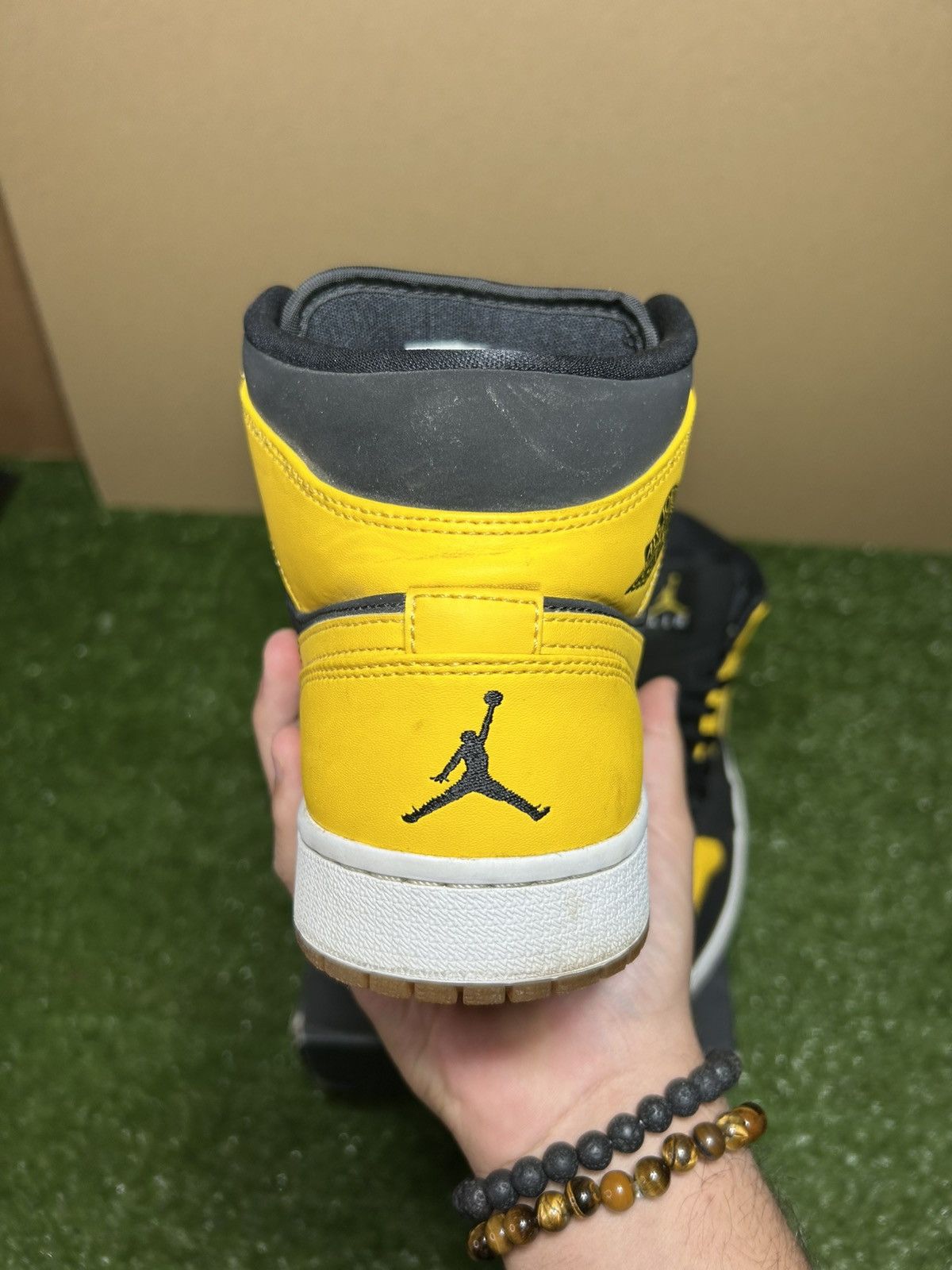Jordan Brand Jordan 1 Mid New Love 2017 Size US 8.5 / EU 41-42 - 9 Thumbnail