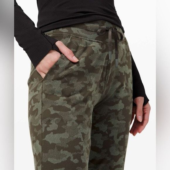 Lululemon Lululemon Ready to Rulu Jogger 29" Heritage Camo Dark Olive Size 27" / US 4 / IT 40 - 2 Thumbnail