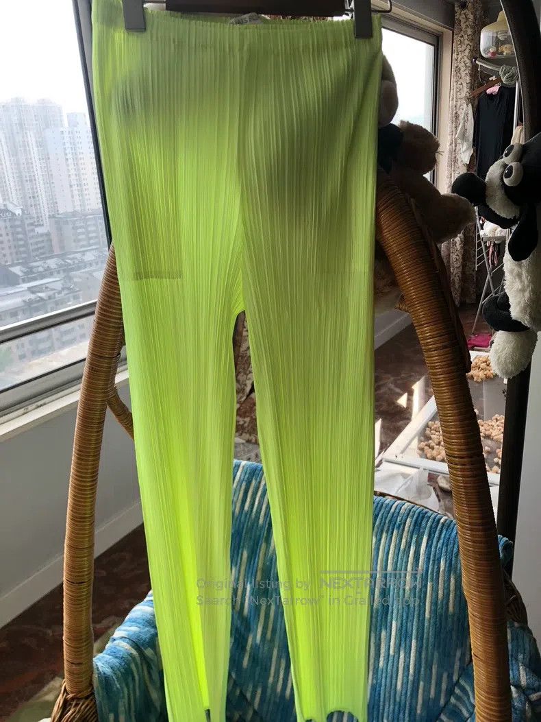 Issey Miyake Issey Miyake Fluorescent Yellow Barrel Pants Size 26" / US 2 / IT 38 - 1 Thumbnail