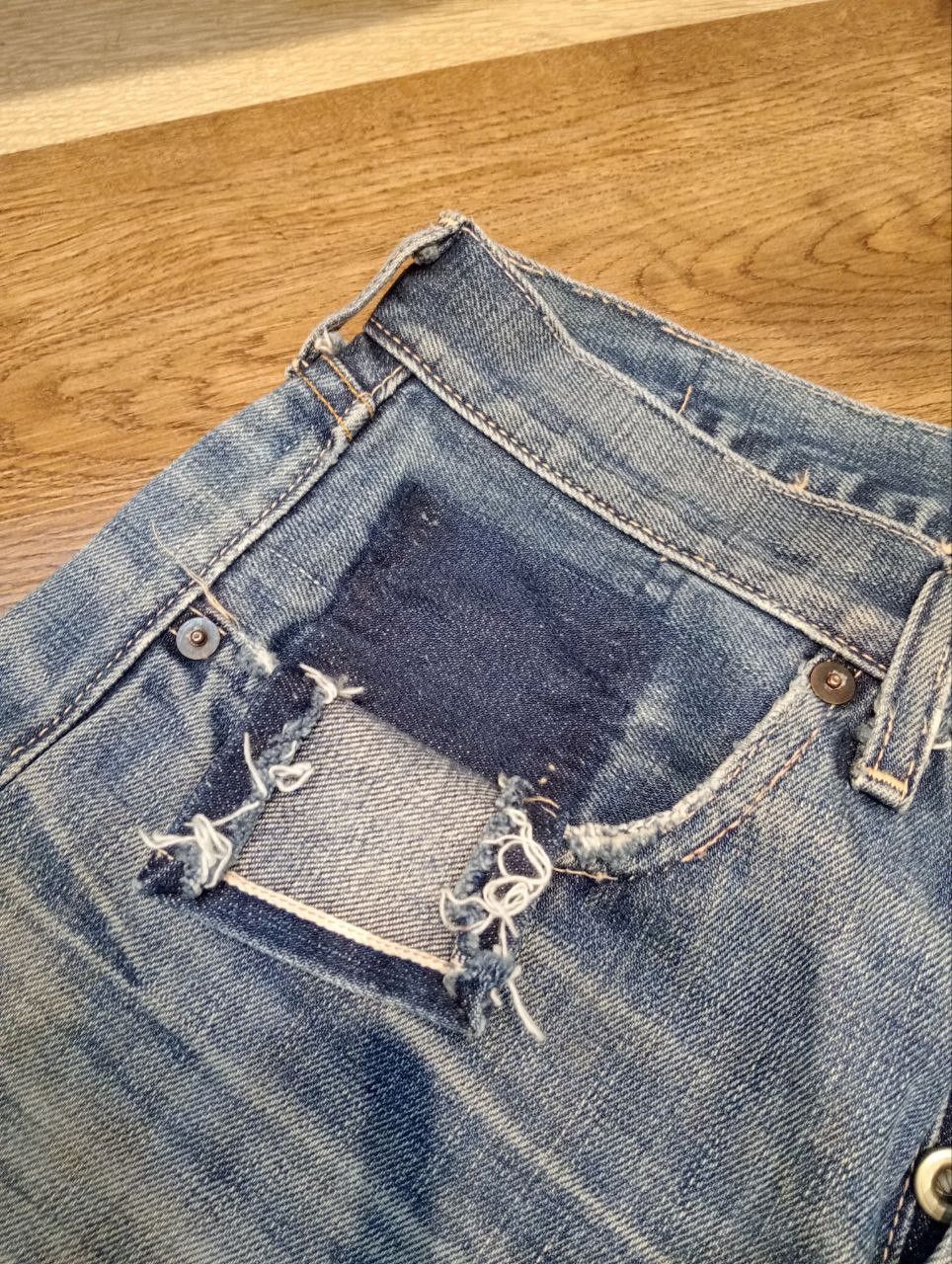 Levi's Vintage Clothing VINTAGE LEVI'S 501 REDLINE HIDDEN RIVETS CAPITAL E JEANS Size US 30 / EU 46 - 7 Thumbnail