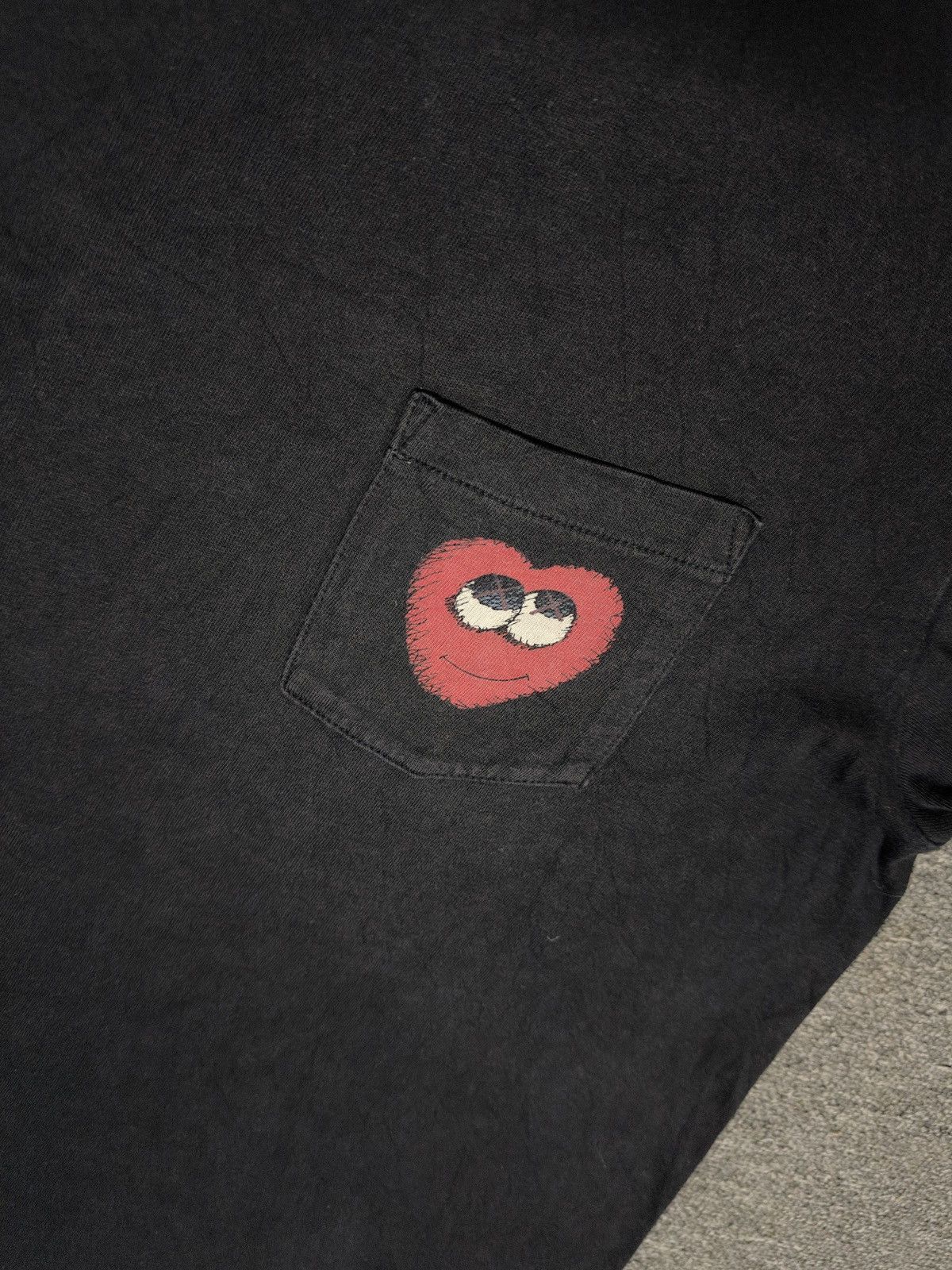 Kaws × Uniqlo Uniqlo x Kaws T-shirt Size US L / EU 52-54 / 3 - 2 Thumbnail