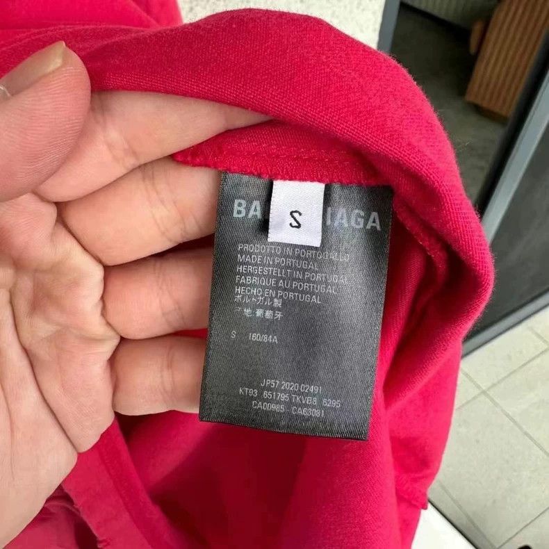 Balenciaga Balenciaga Red Ripped Distressed Short Sleeve Size US S / EU 44-46 / 1 - 4 Thumbnail