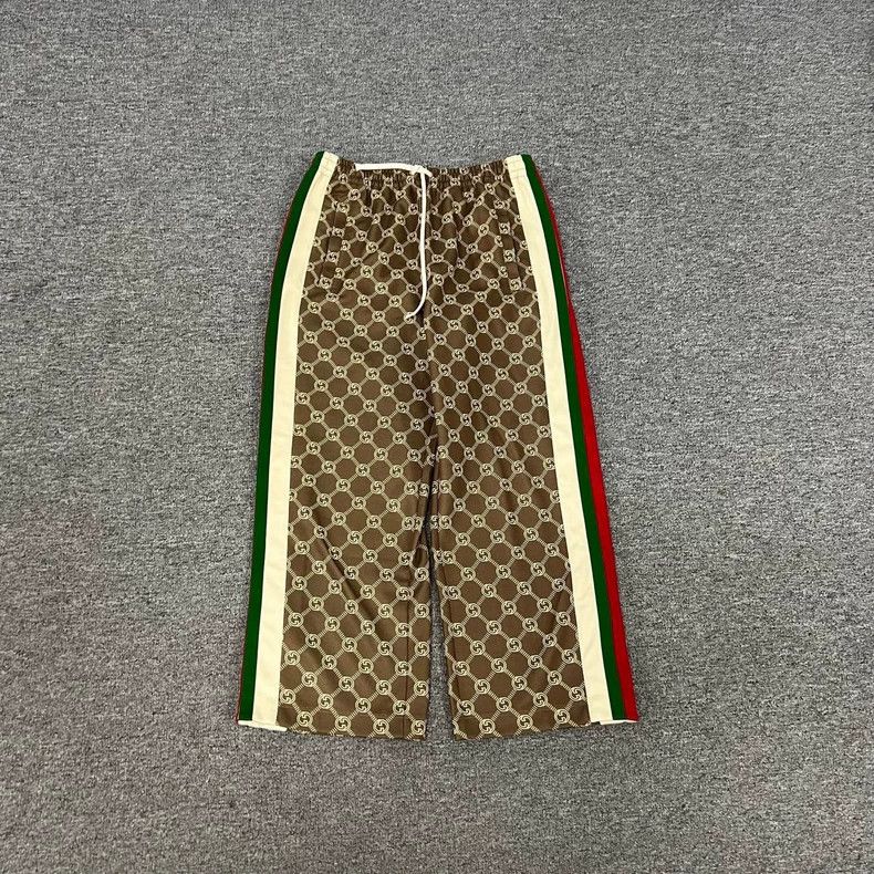 Gucci Gucci Size XS Full print double G red and green striped sw Size US 30 / EU 46 - 1 Thumbnail