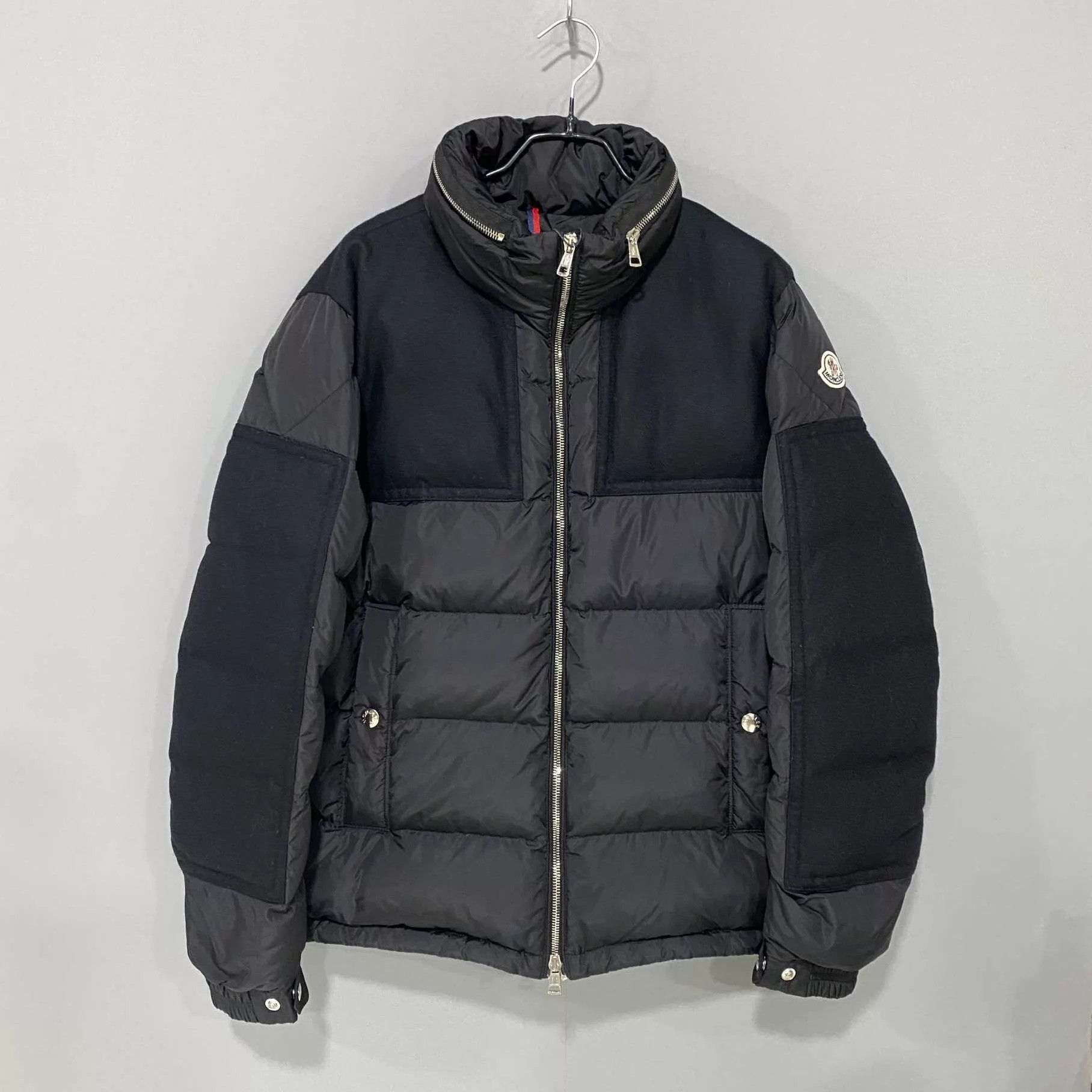 Moncler Moncler black velvet panel armband down jacket Size US S / EU 44-46 / 1 - 1 Thumbnail
