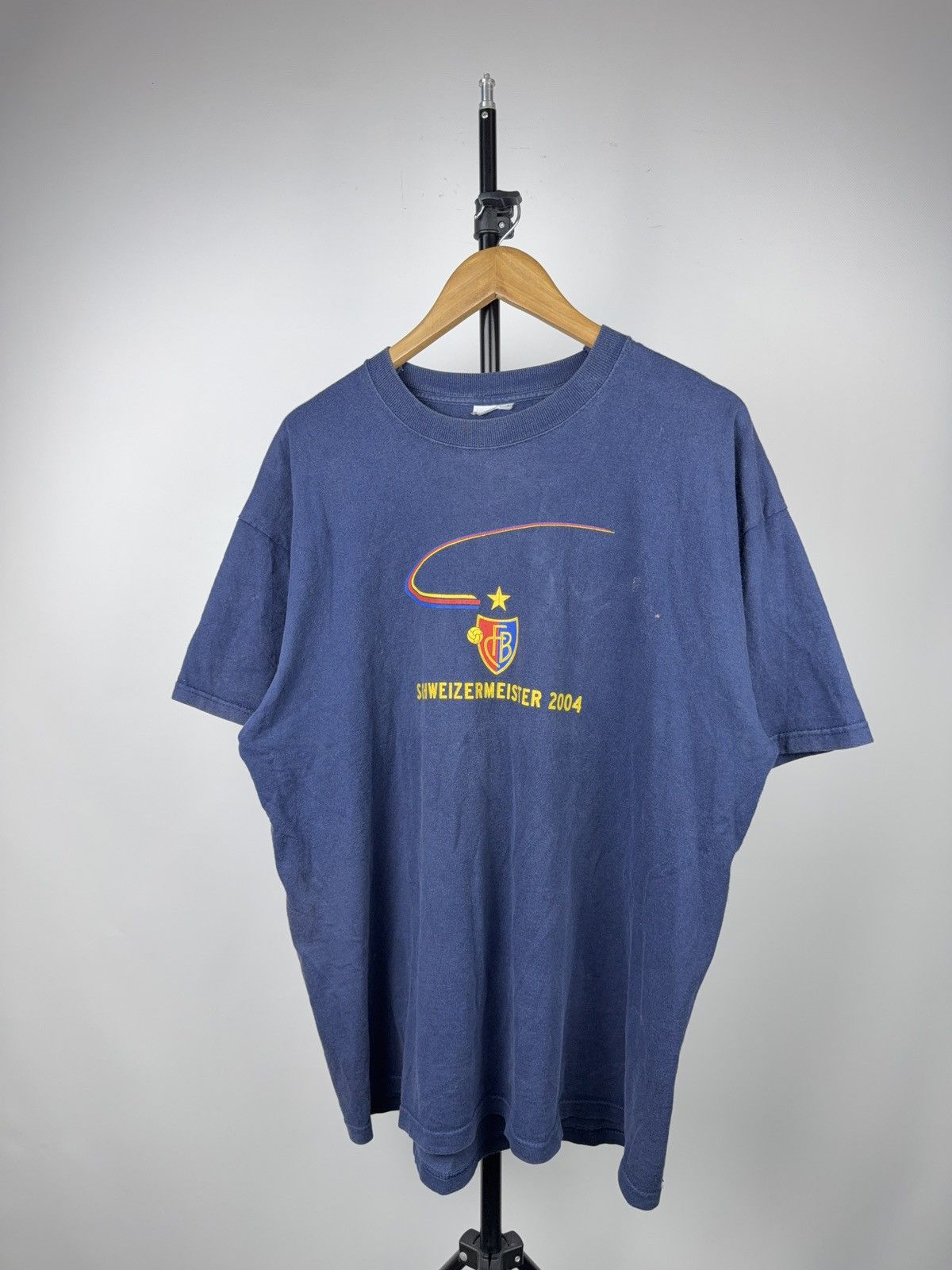 Vintage Vintage 00s FC Basel Schweizermeister 2004 Soccer T Shirt Size US XL / EU 56 / 4 - 1 Thumbnail