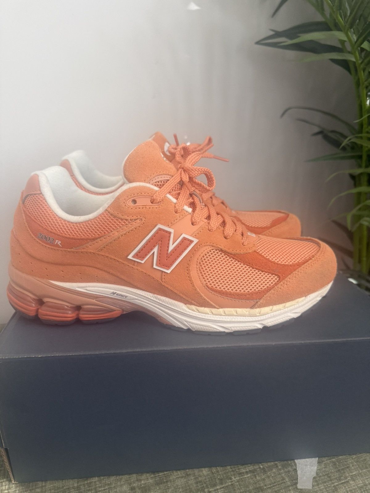 New Balance New Balance 2002R sz 10.5 Size US 10.5 / EU 43-44 - 2 Thumbnail