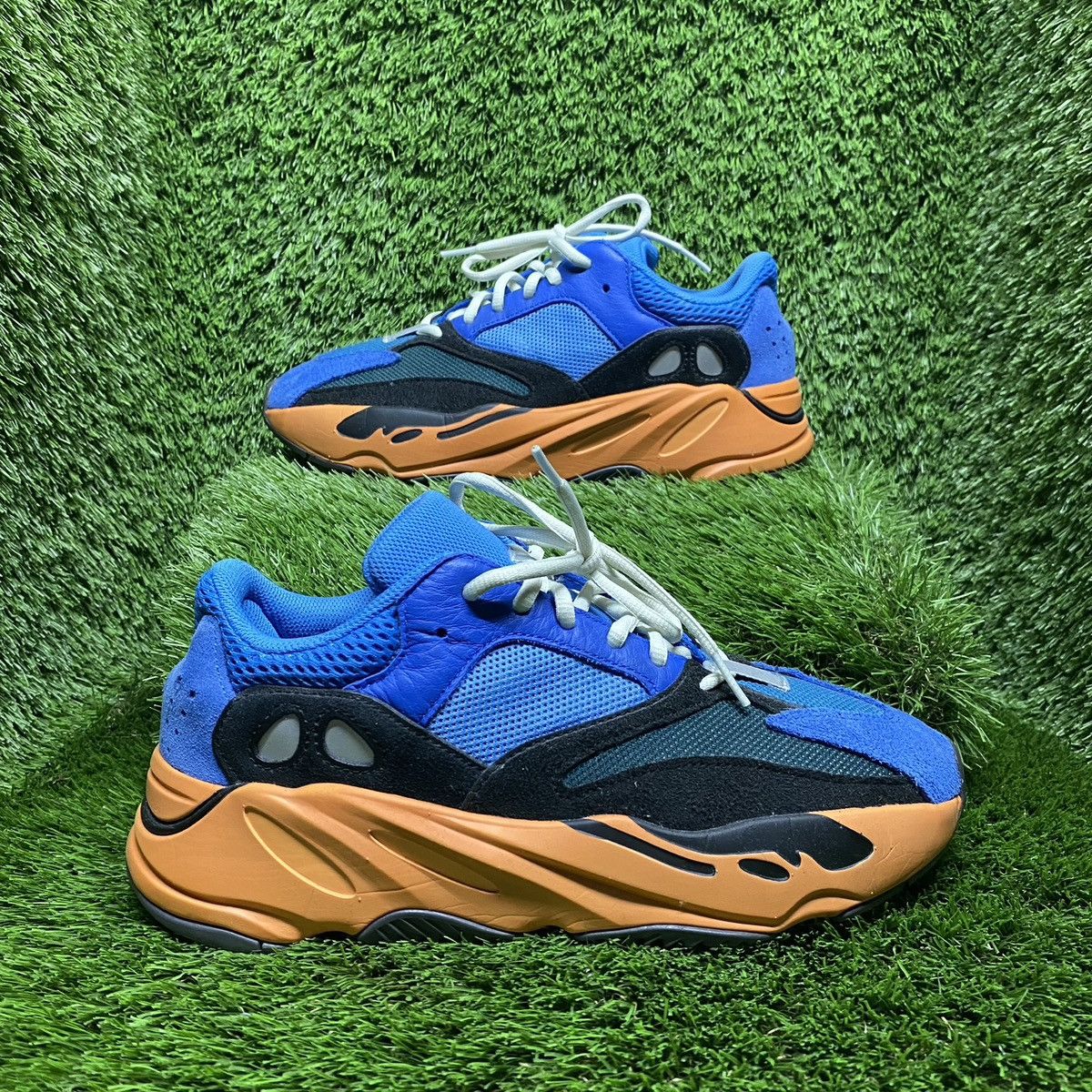 Yeezy Yeezy 700 “Bright Blue” Size US 9 / EU 42 - 1 Thumbnail
