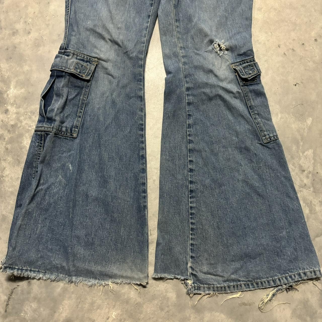 Japanese Brand × Vintage Crazy Vintage Y2K/2000s Cute Low Rise Medium Wash Lazer Flared Cargo Denim Jeans! Size 26" / US 2 / IT 38 - 3 Thumbnail