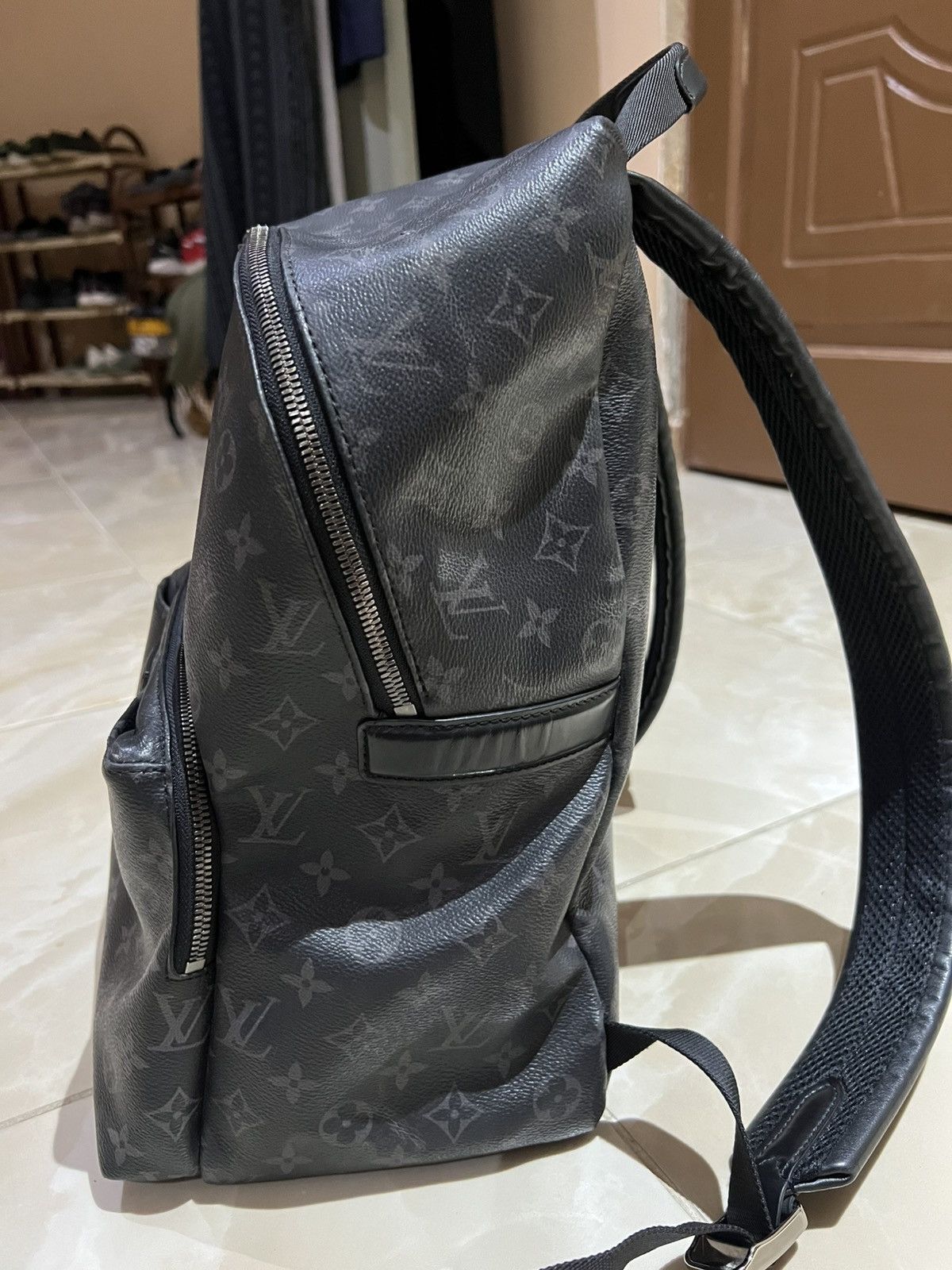 Louis Vuitton Louis Vuitton Monogram Discovery Backpack Size ONE SIZE - 6 Thumbnail