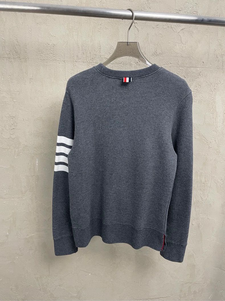 Thom Browne Thom browne Gray four-striped round-neck sweatshirt 2504-Ne Size US S / EU 44-46 / 1 - 2 Thumbnail