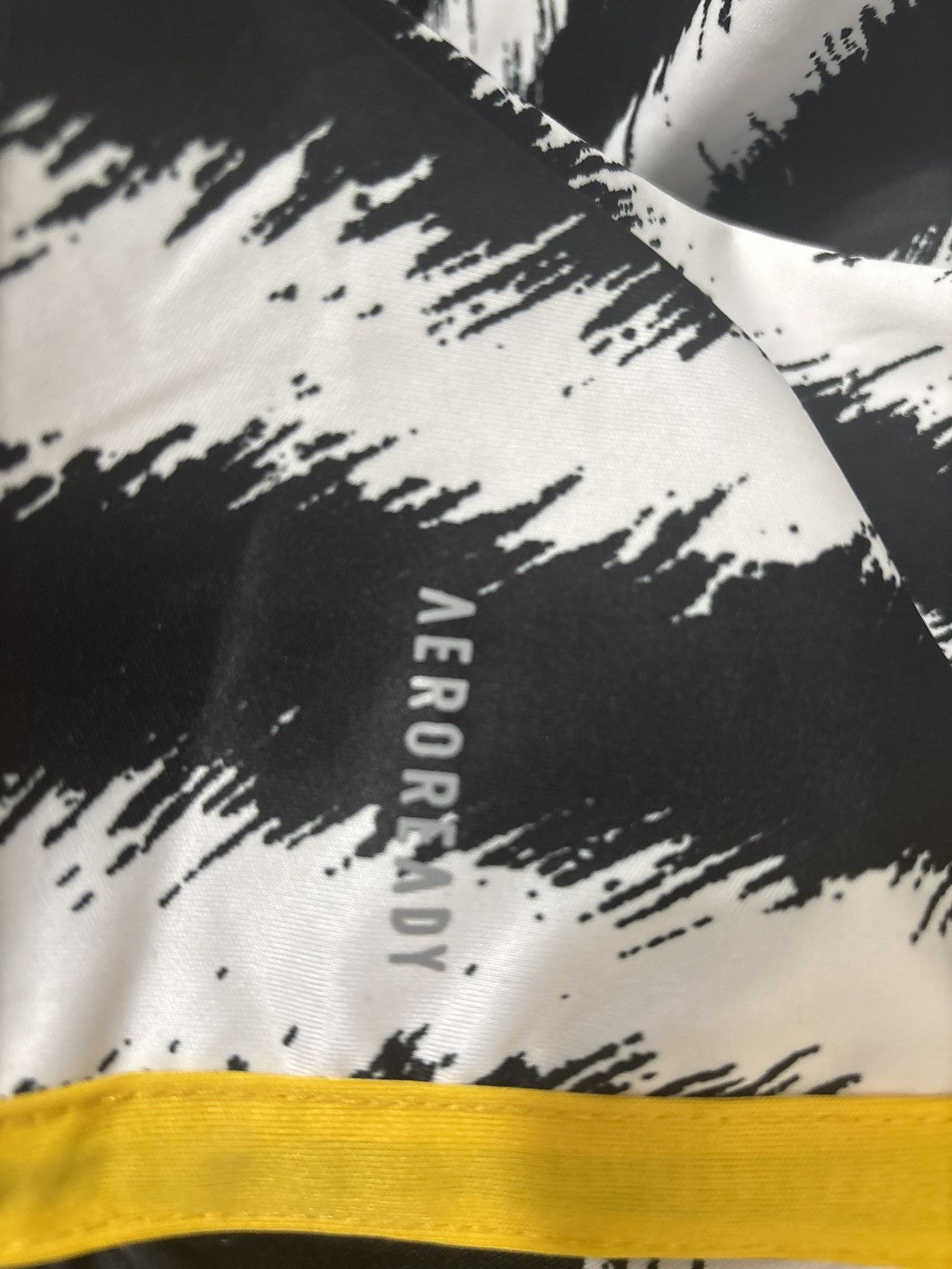 Adidas “23-24” Juventus home jerseys Size US L / EU 52-54 / 3 - 7 Thumbnail