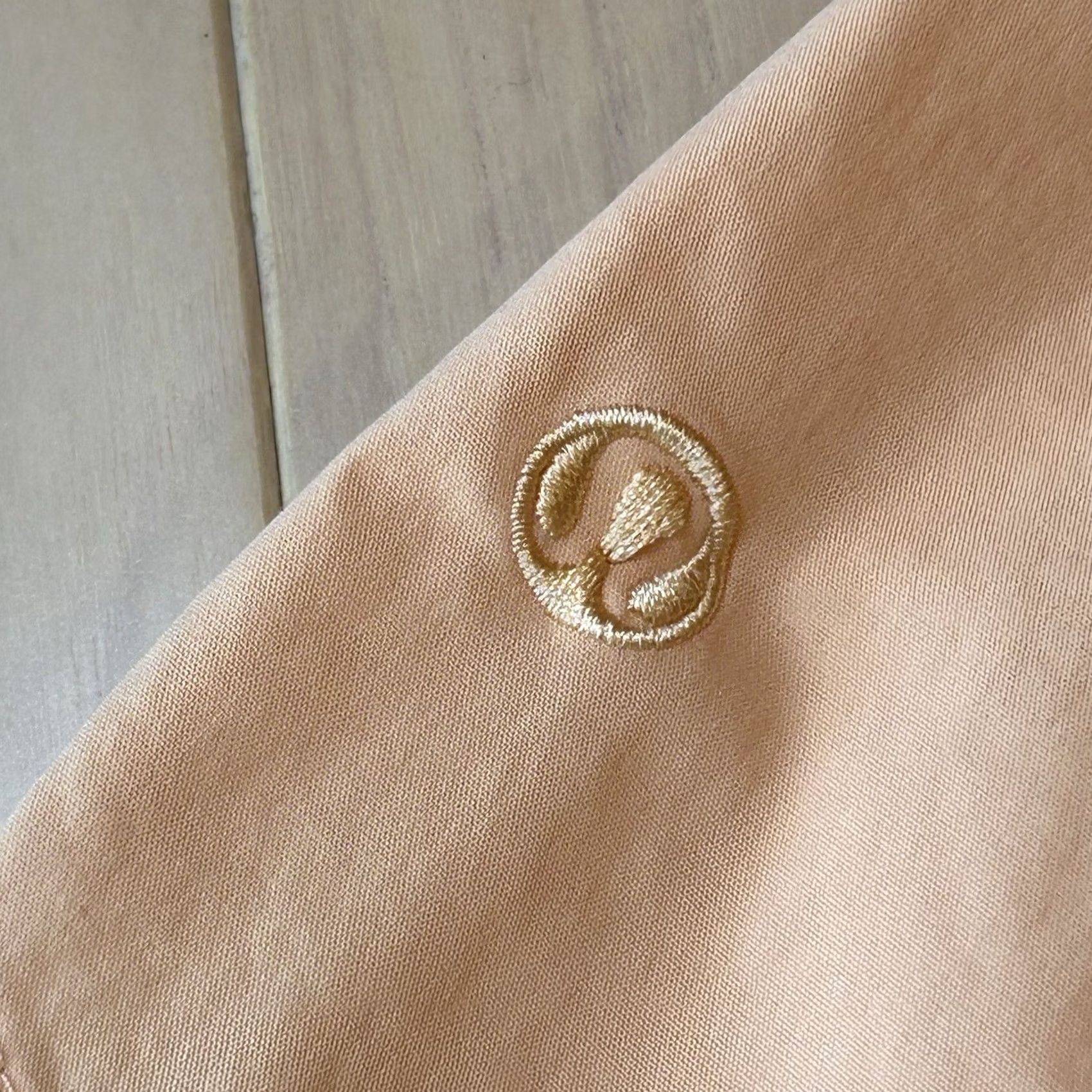 Lululemon Lululemon Relaxed-Fit Poplin Button Up Shirt Peach Bellini Women’s Small Shirt Regular S Orange Solid Long Sleeve Button-Up Casual Travel Women Size S / US 4 / IT 40 - 6 Thumbnail