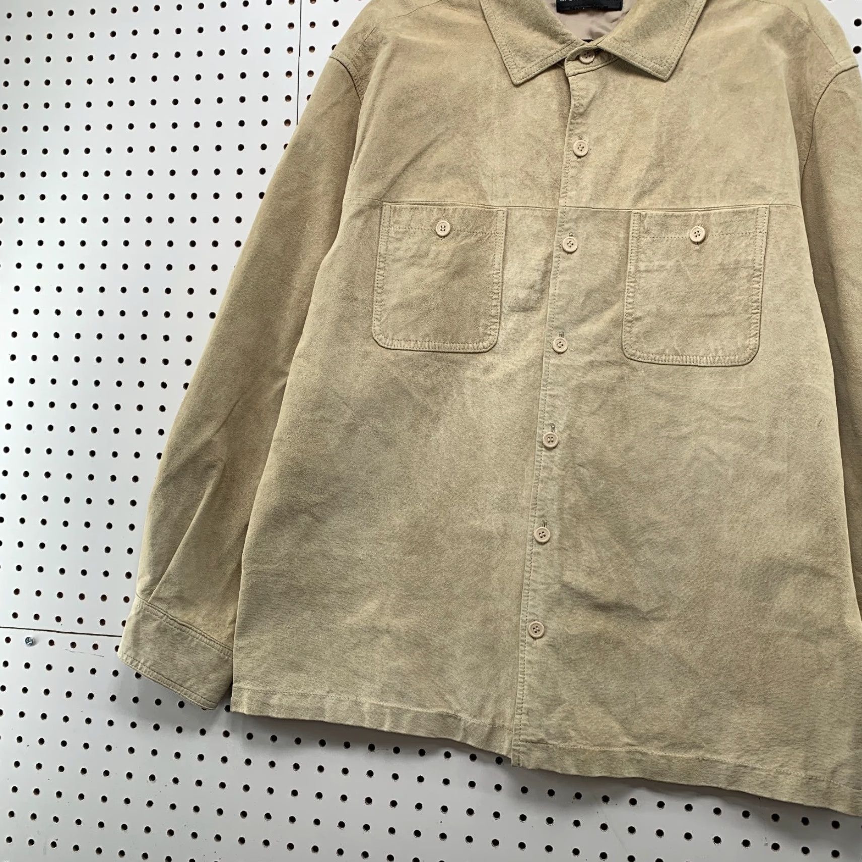 Croft & Barrow VINTAGE Croft & Barrow Suede Button Shirt Jacket Mens XL Beige Pockets Shack Shirt Button-Up Styles: Casual Size US XL / EU 56 / 4 - 5 Thumbnail