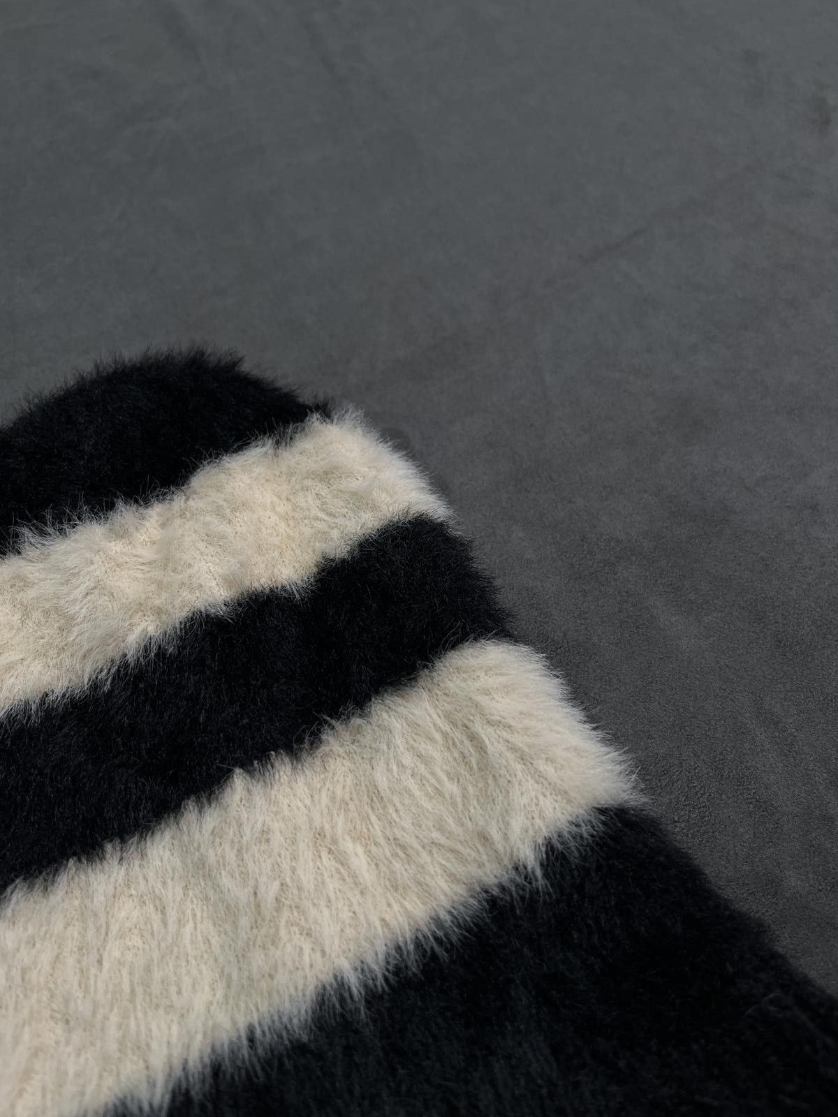 Japanese Brand Rare Y2K minimalism faux fur knit Black Cream Beanie Hat Size ONE SIZE - 3 Thumbnail