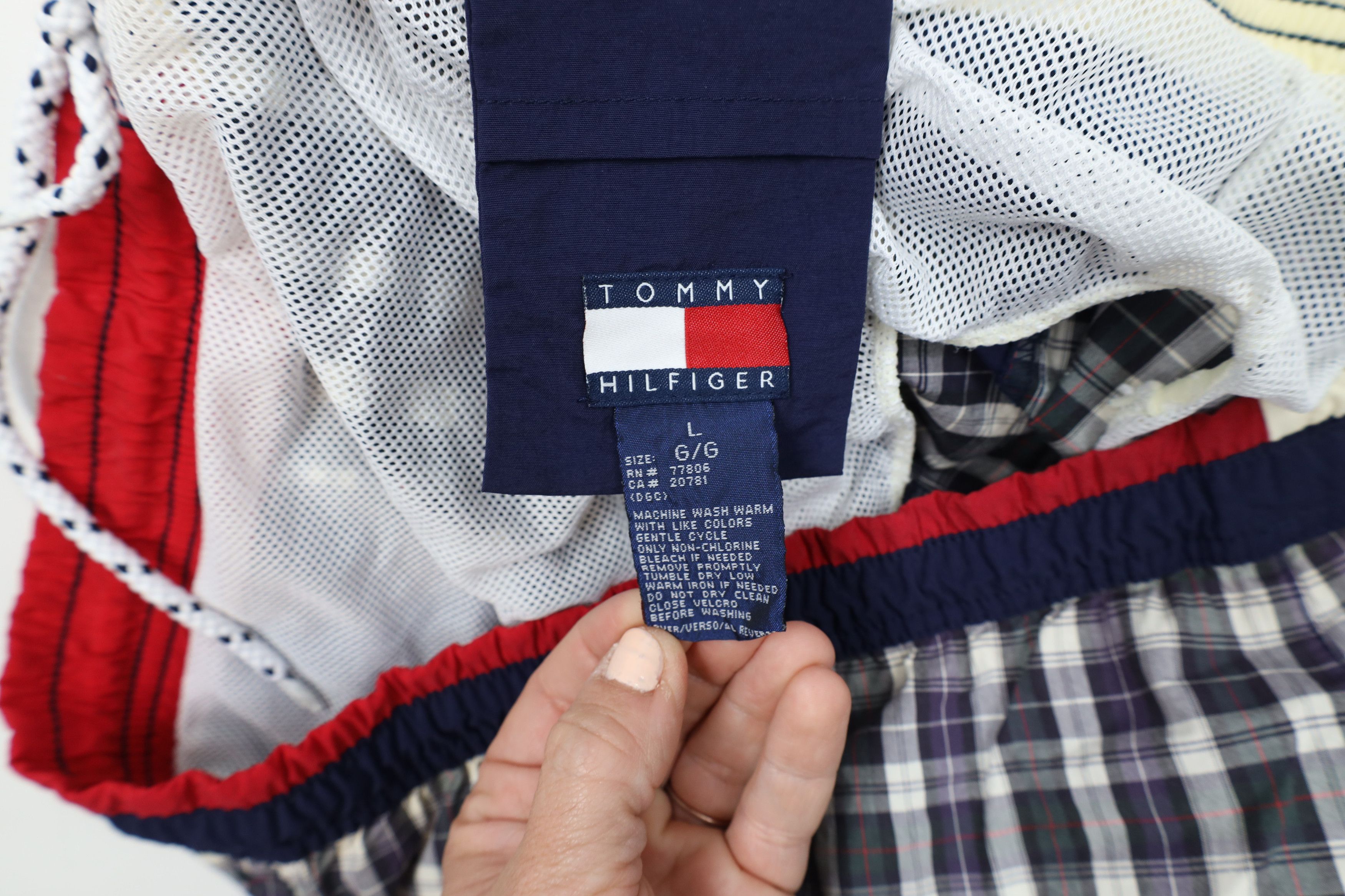 Tommy Hilfiger × Vintage Vintage 90s Tommy Hilfiger Above Knee Shorts Swim Trunks Size US 34 / EU 50 - 8 Thumbnail