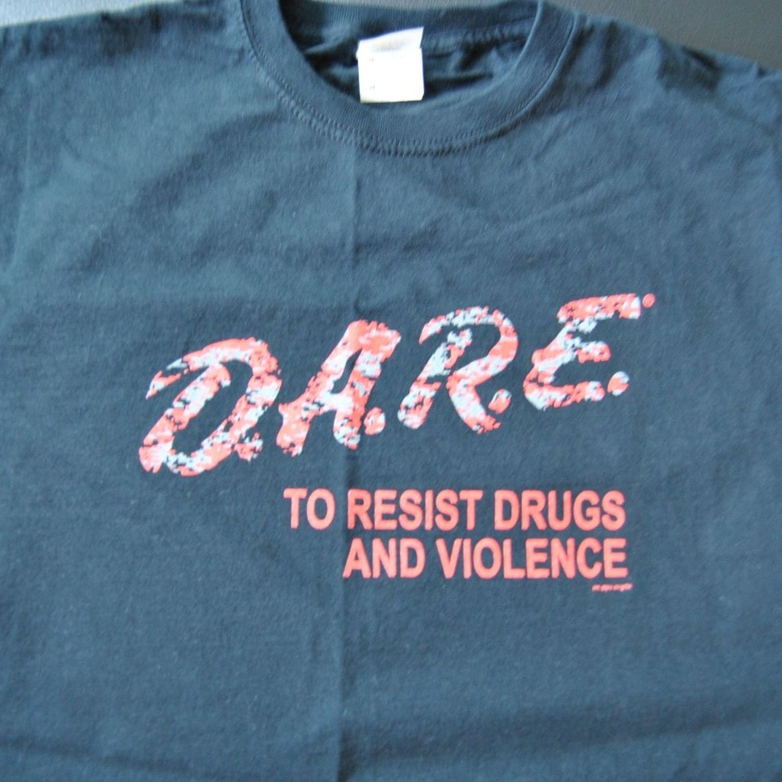 Fruit Of The Loom DARE to Resist Drugs & Violence Shirt Medium Black & Red Size US M / EU 48-50 / 2 - 2 Thumbnail