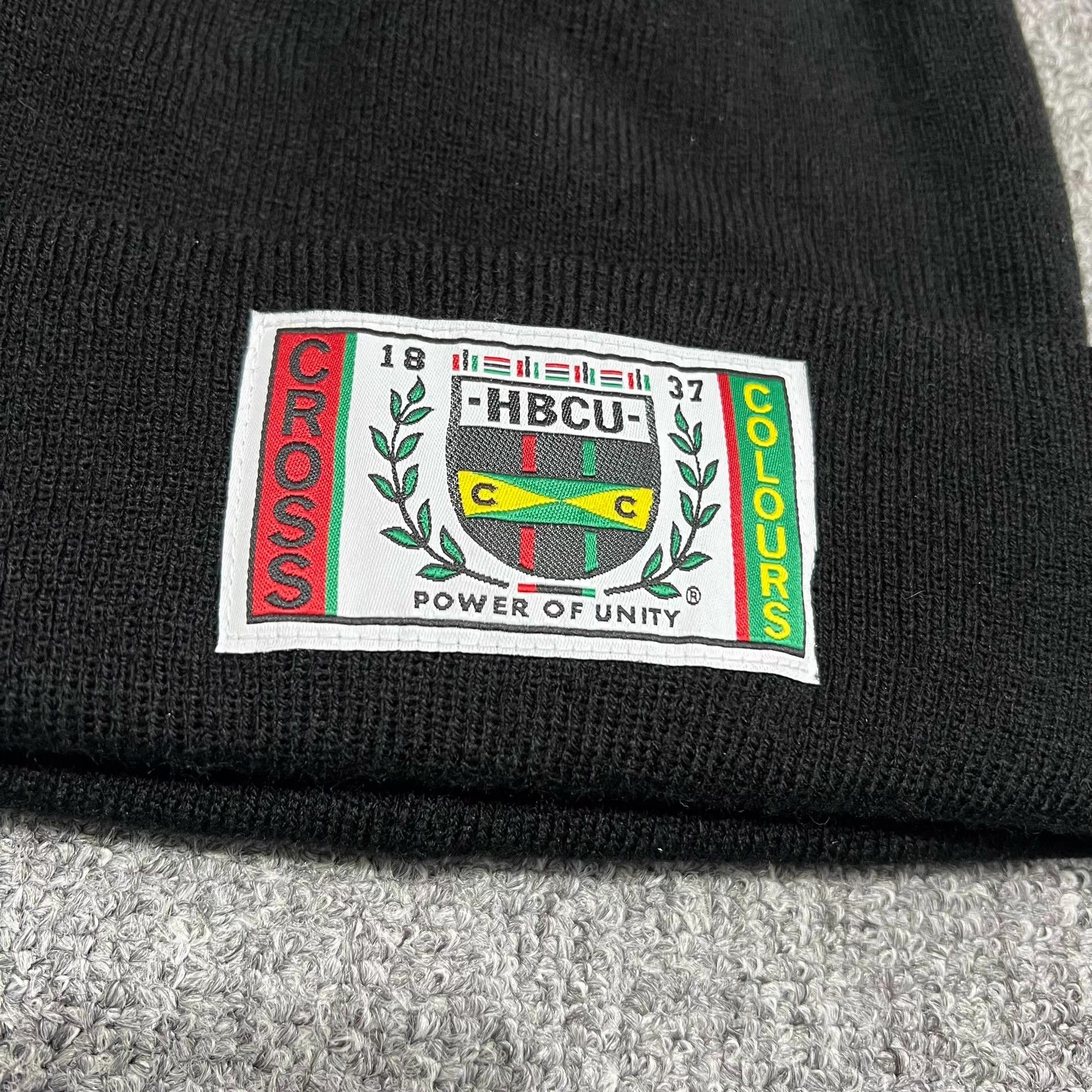 Cross Colours Cross Colours appliqué embroidered knit beanie Q7 Size ONE SIZE - 2 Thumbnail