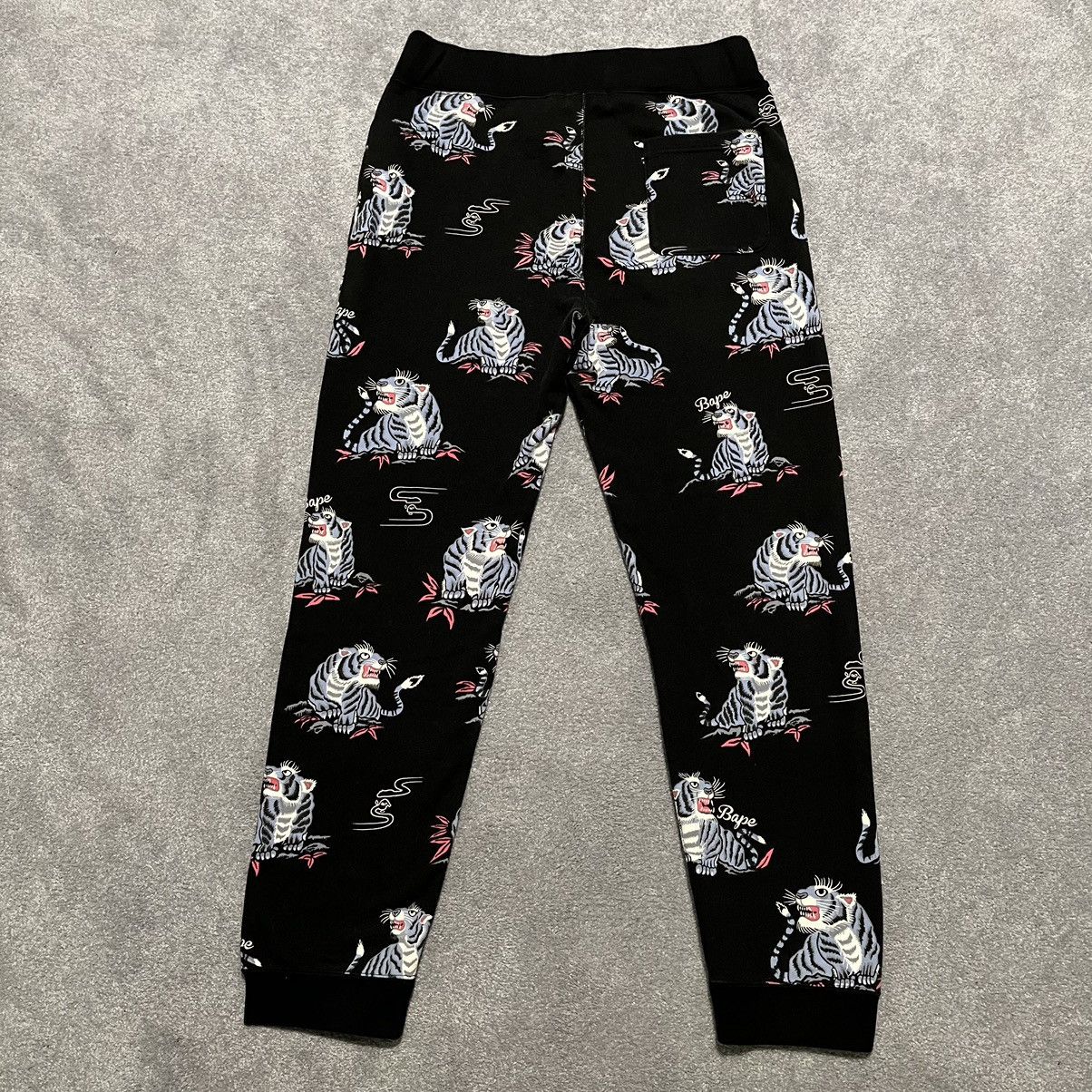 image of A Bathing Ape Bape Tiger Pattern Logo Slim Sweat Pants 2Xl in Black, Men's (Size 36)